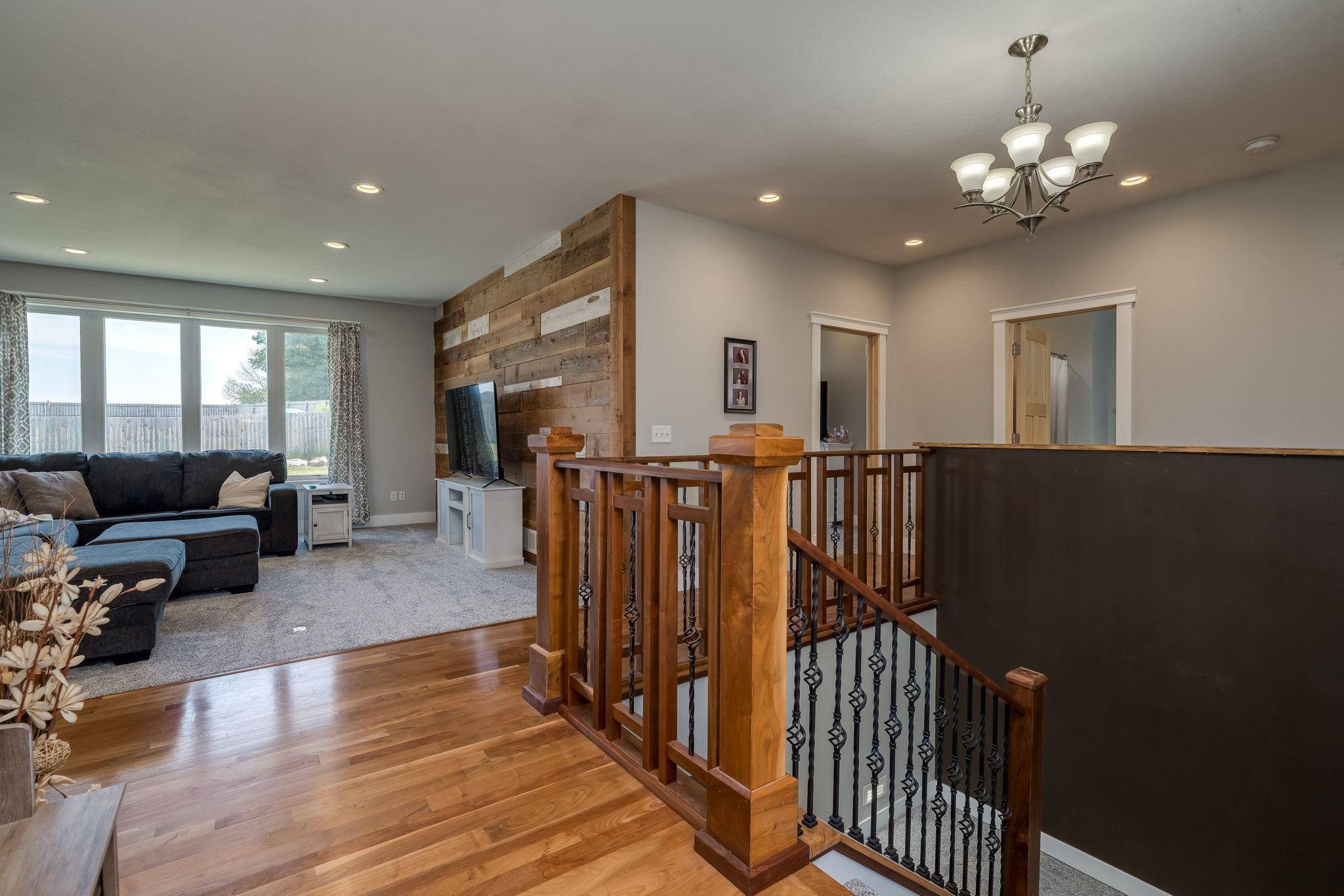 705 Maple LN, Eagle Lake, MN 56024
