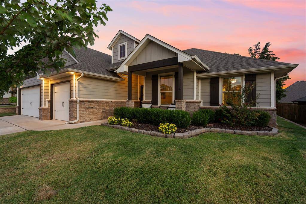 8008 Mimosa DR, Edmond, OK 73034