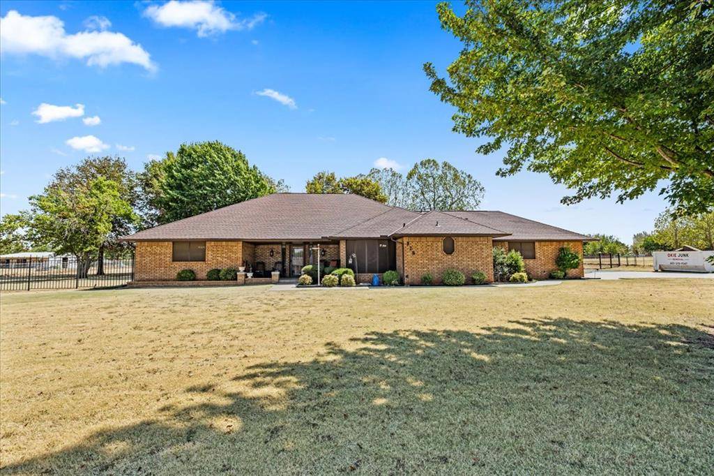 826 S Ebeling DR, Mustang, OK 73064
