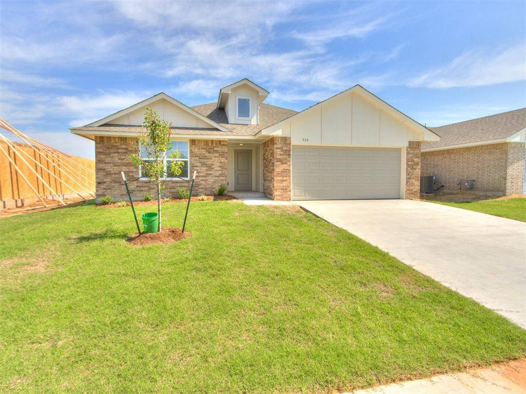 924 Hazy Brook CIR, Chickasha, OK 73018