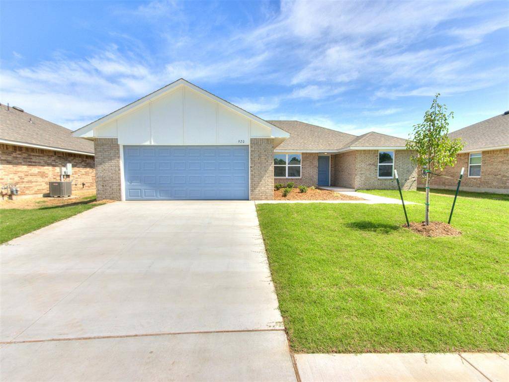 920 Hazy Brook CIR, Chickasha, OK 73018