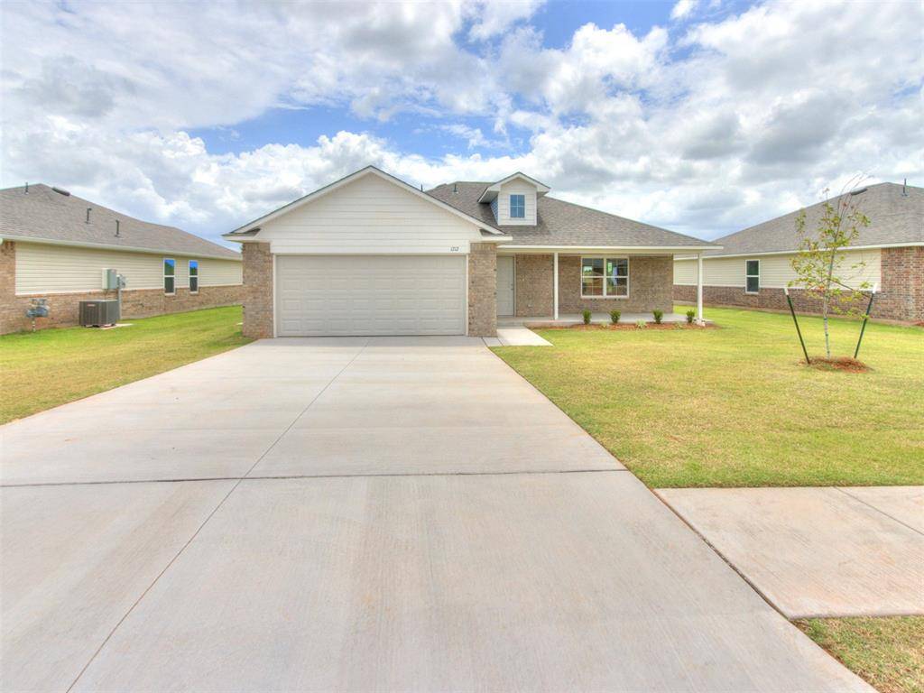 1212 E Stallion LN, Mustang, OK 73064