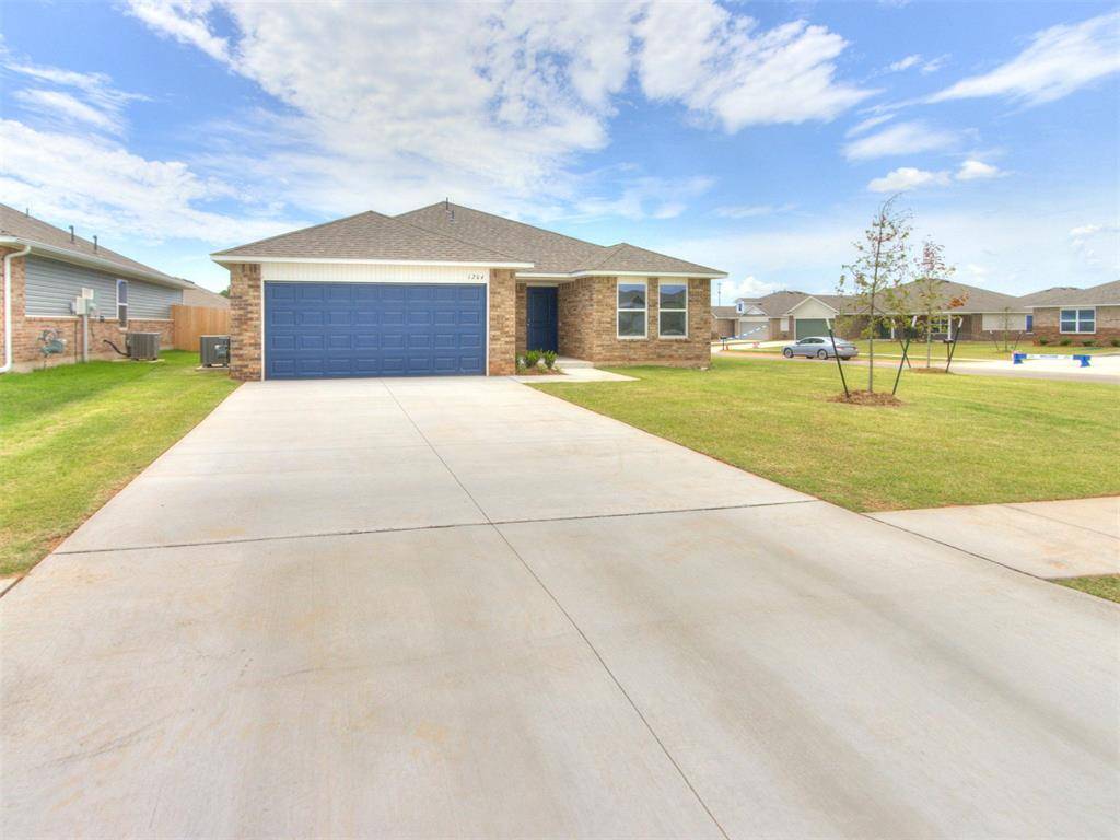 1204 E Ruger LN, Mustang, OK 73064