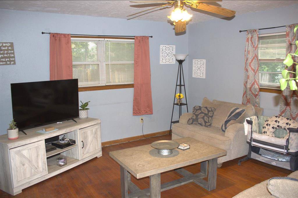 1306 SE Barclay RD, Lawton, OK 73501