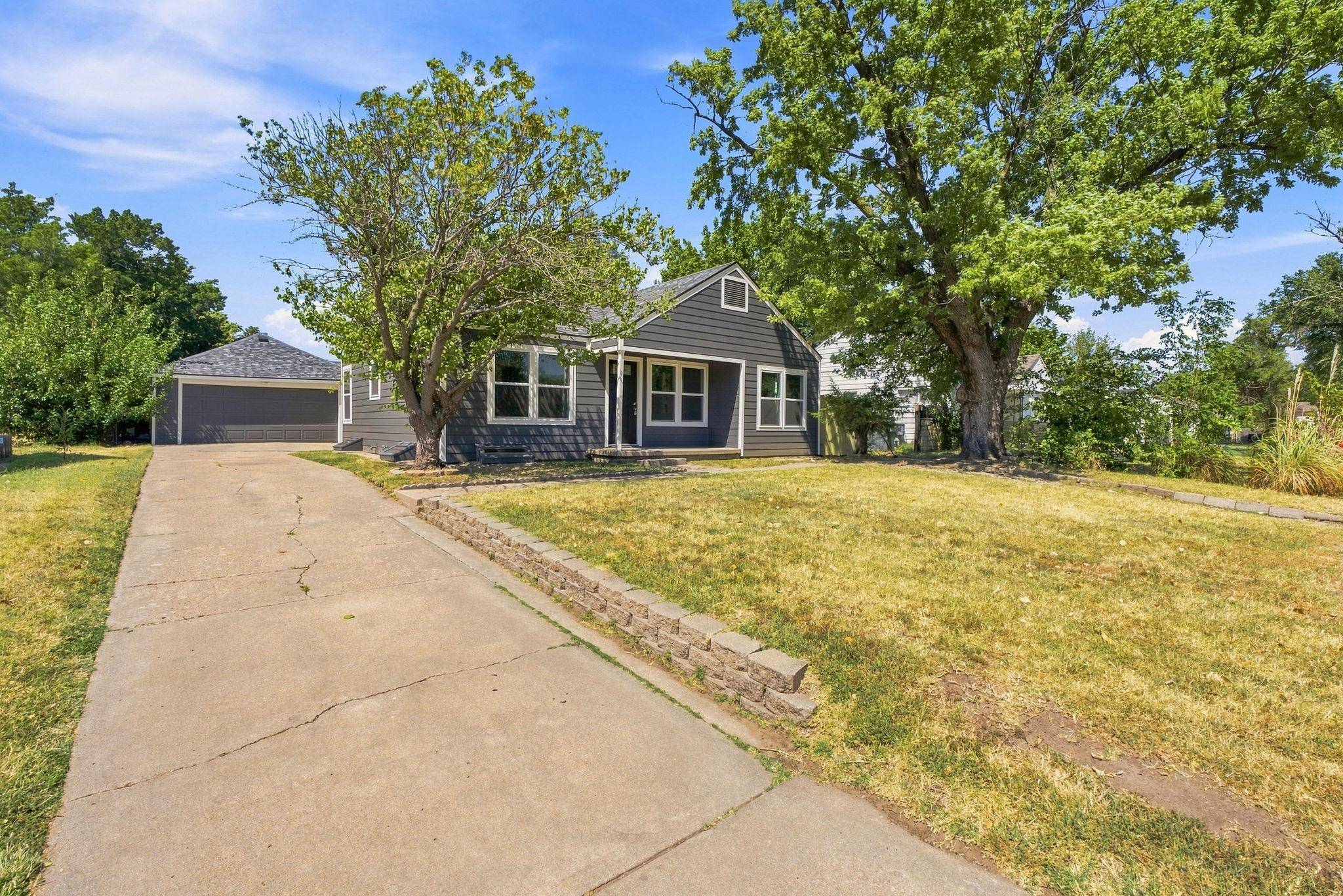 1825 S Elizabeth, Wichita, KS 67213