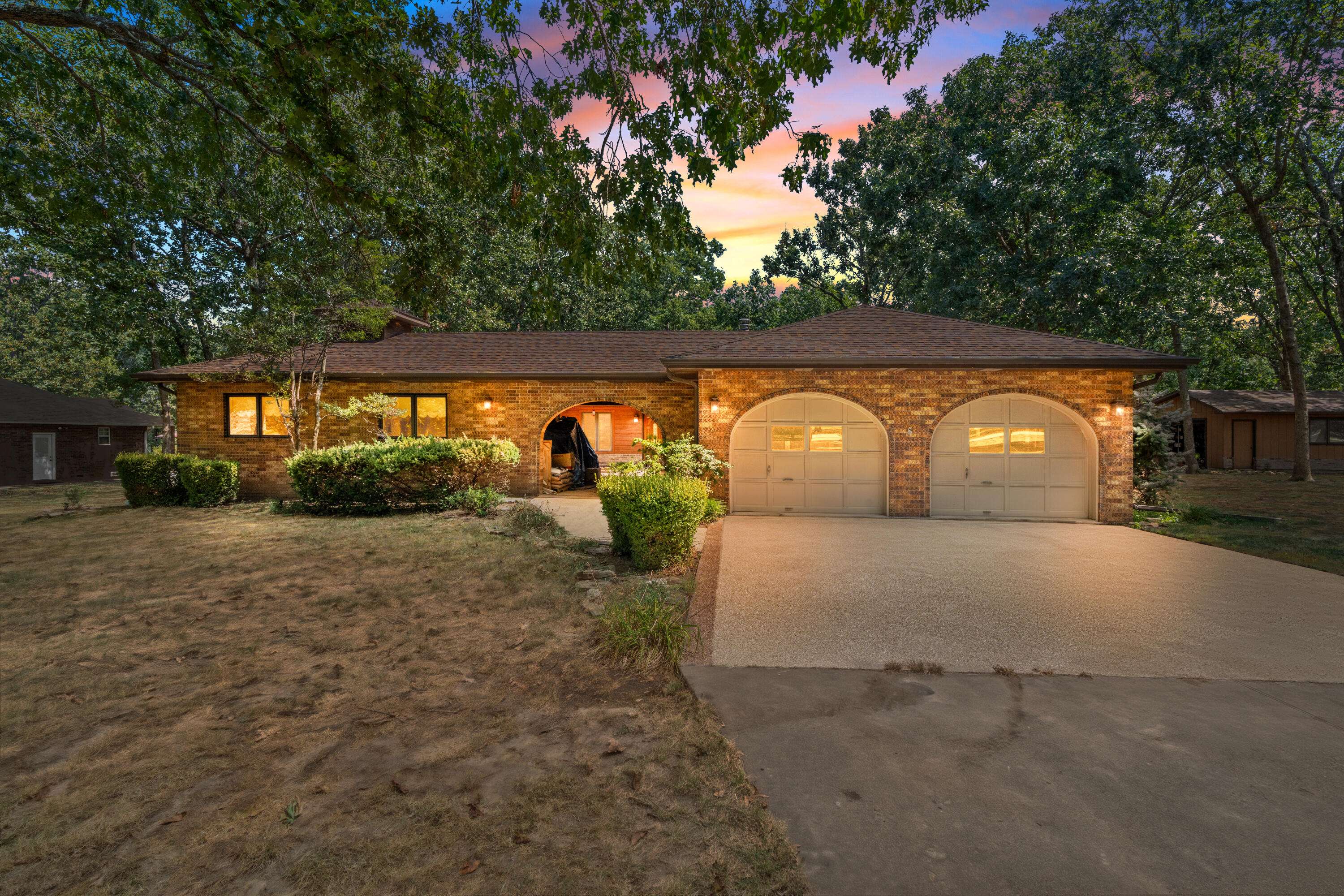 1740 Briarwood DR, Marshfield, MO 65706