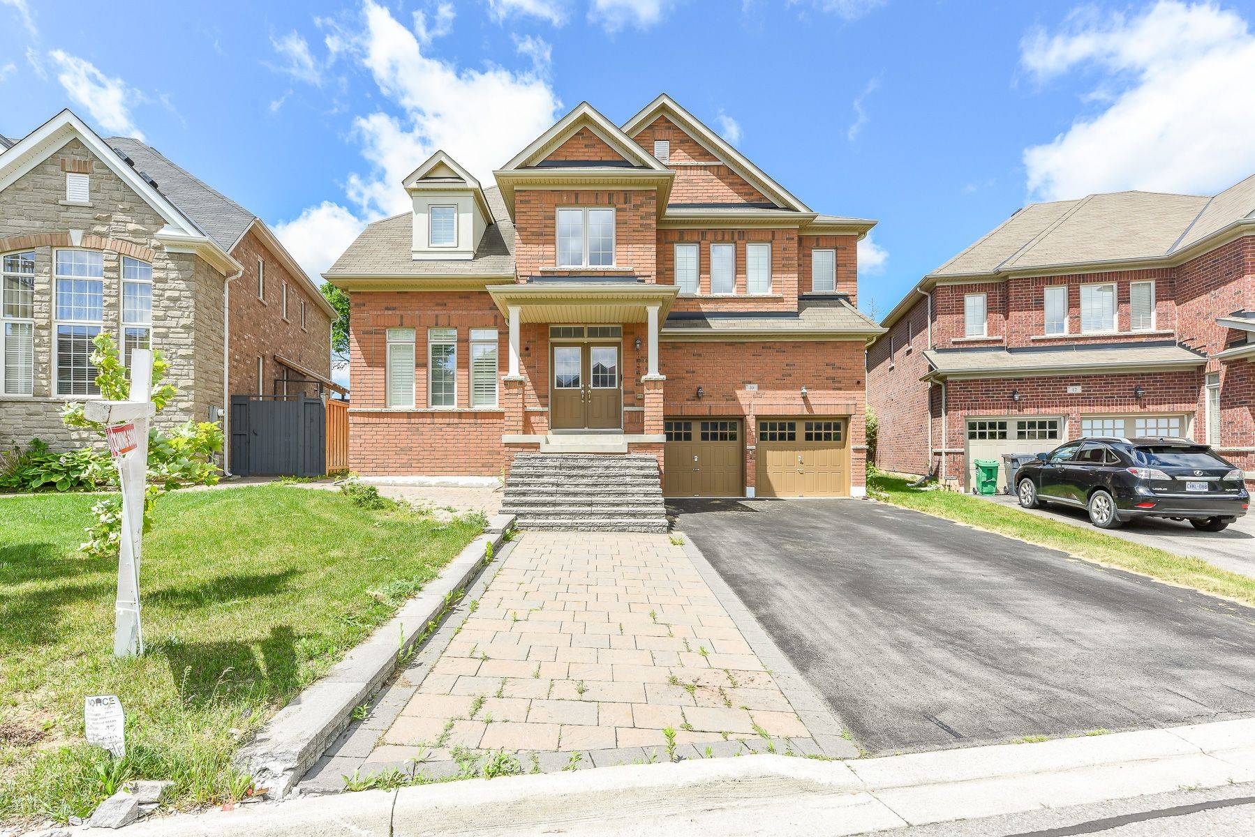 10 Danfield CT, Brampton, ON L6Y 2X9