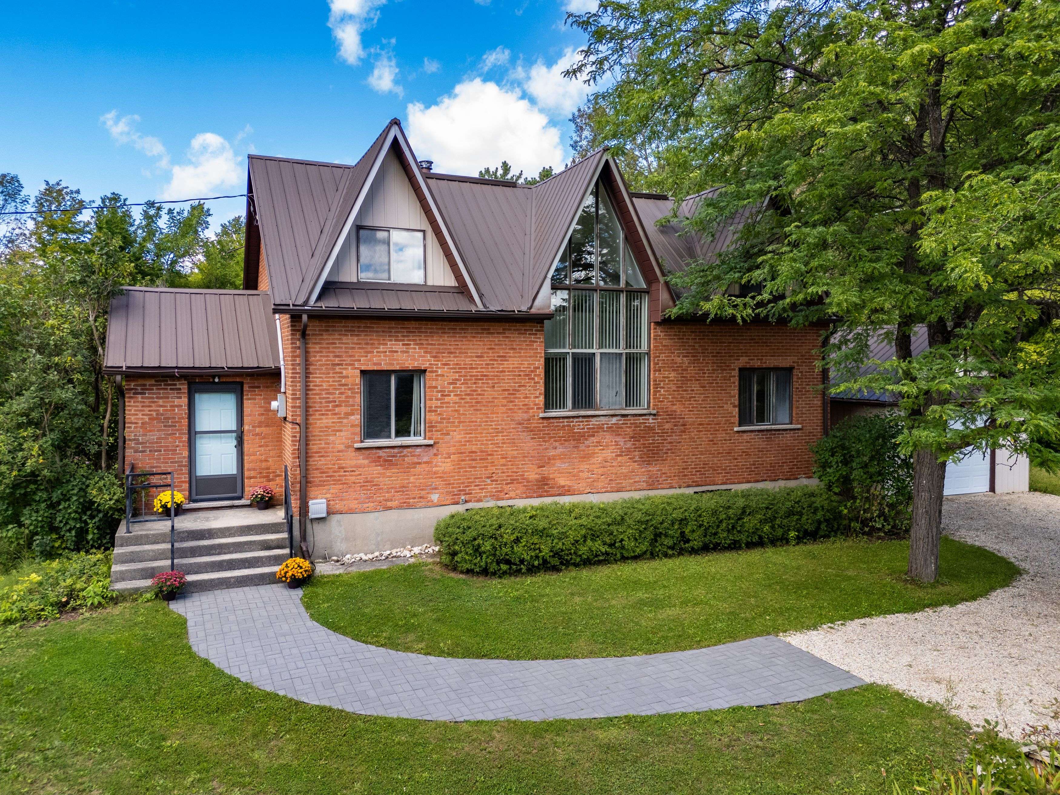 425005 Irish Lake RD, Grey Highlands, ON N0C 1H0