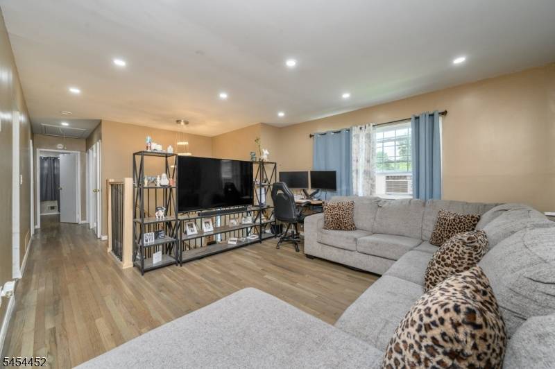 72 Lawrence Dr, Hackettstown Town, NJ 07840