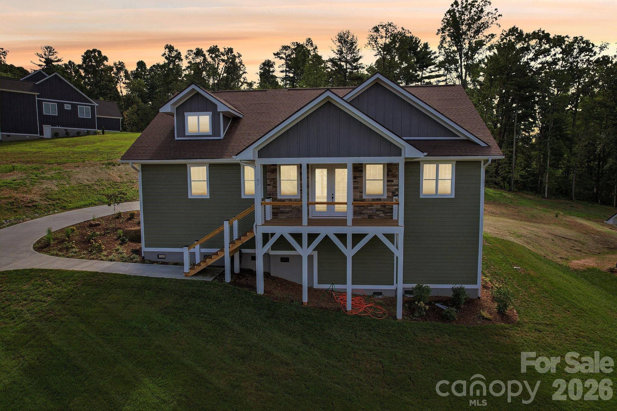 62 Maple Knoll DR, Hendersonville, NC 28792