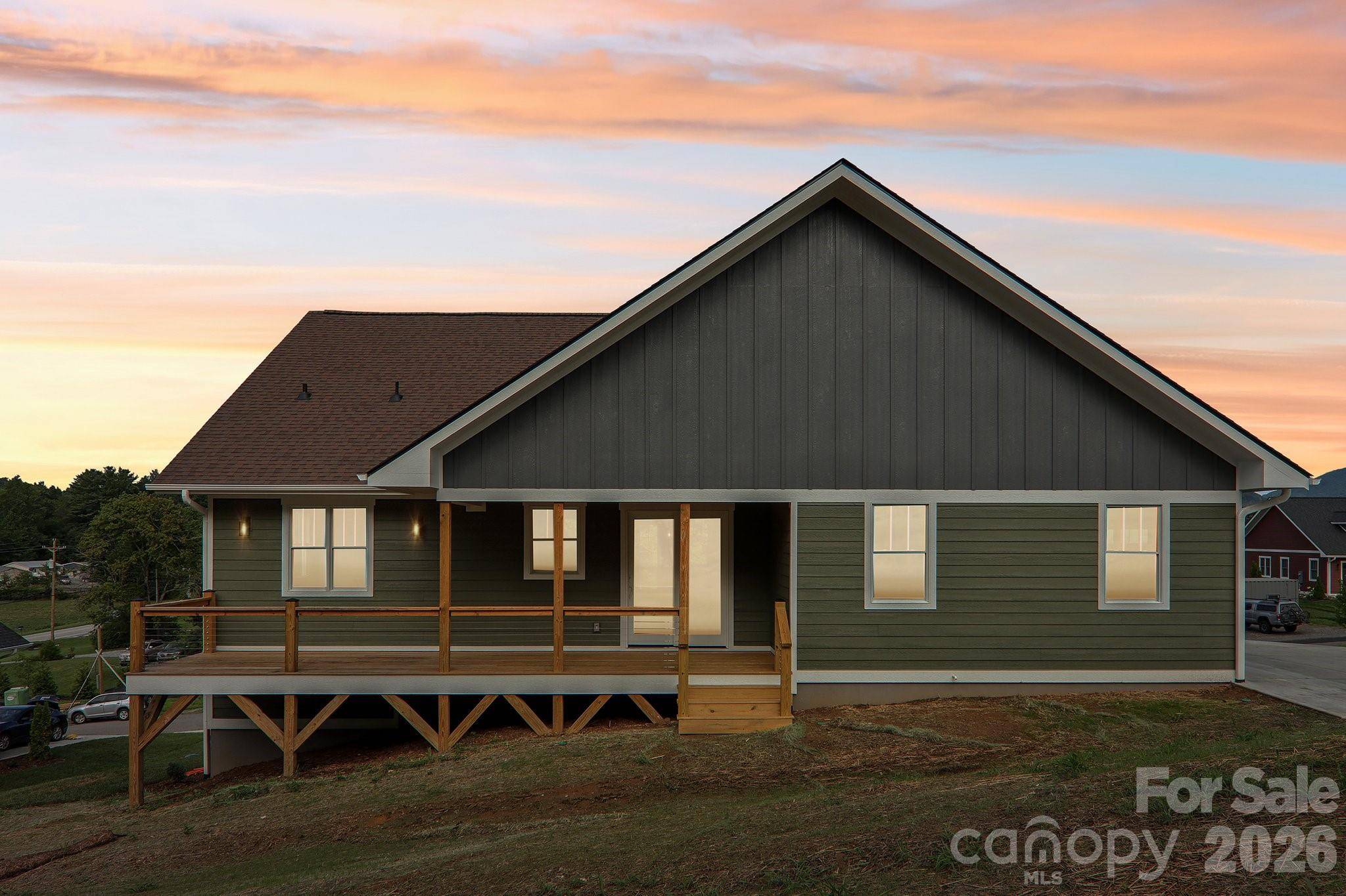62 Maple Knoll DR, Hendersonville, NC 28792