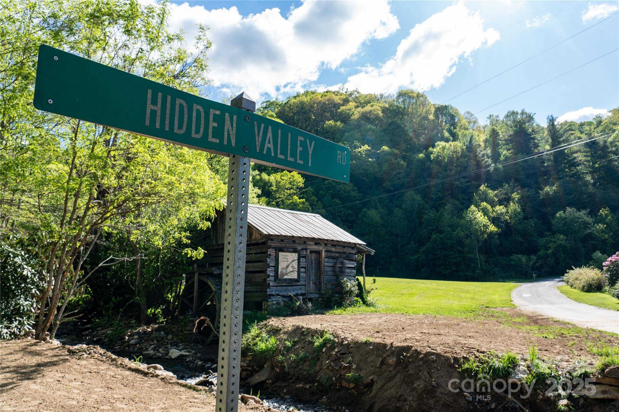 56 Hidden Valley RD, Clyde, NC 28721