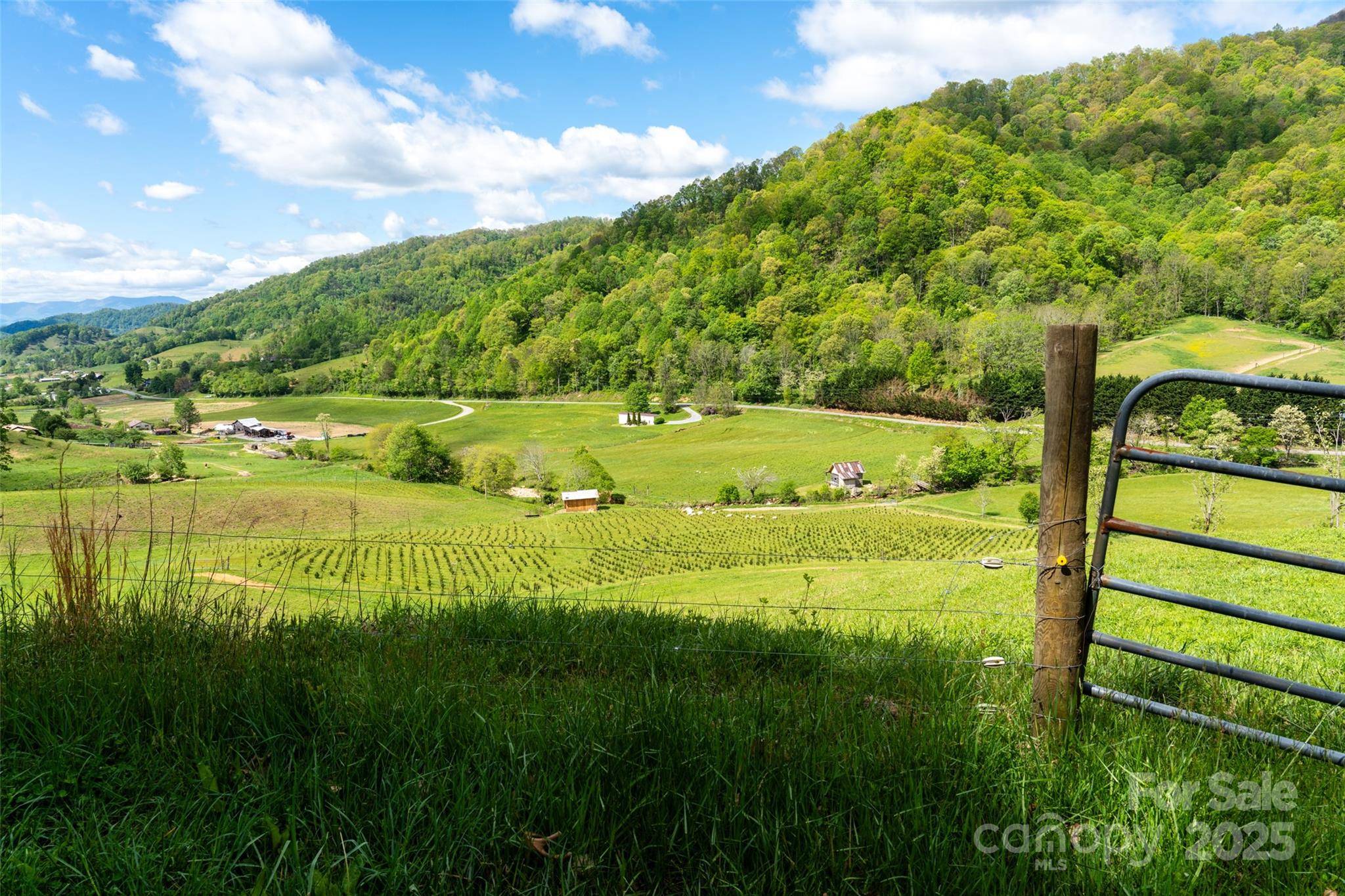 56 Hidden Valley RD, Clyde, NC 28721
