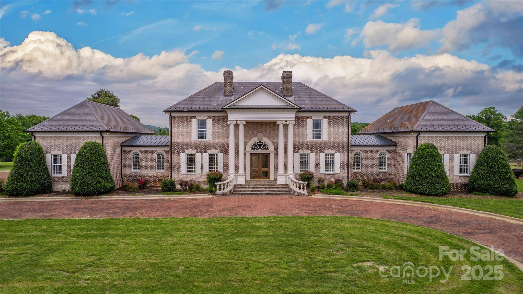 1100 Glen Oaks DR, Hamptonville, NC 27020