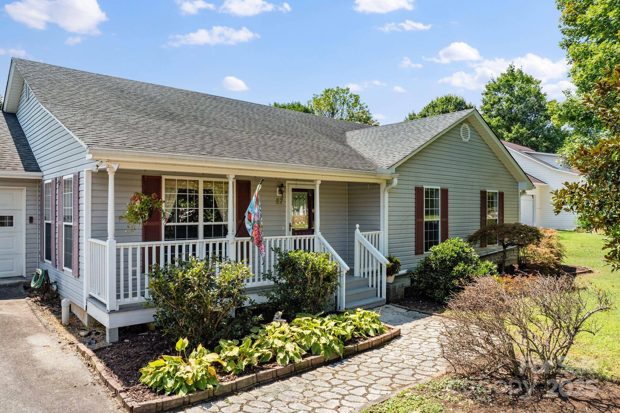 27 Eden Glen RD, Black Mountain, NC 28711