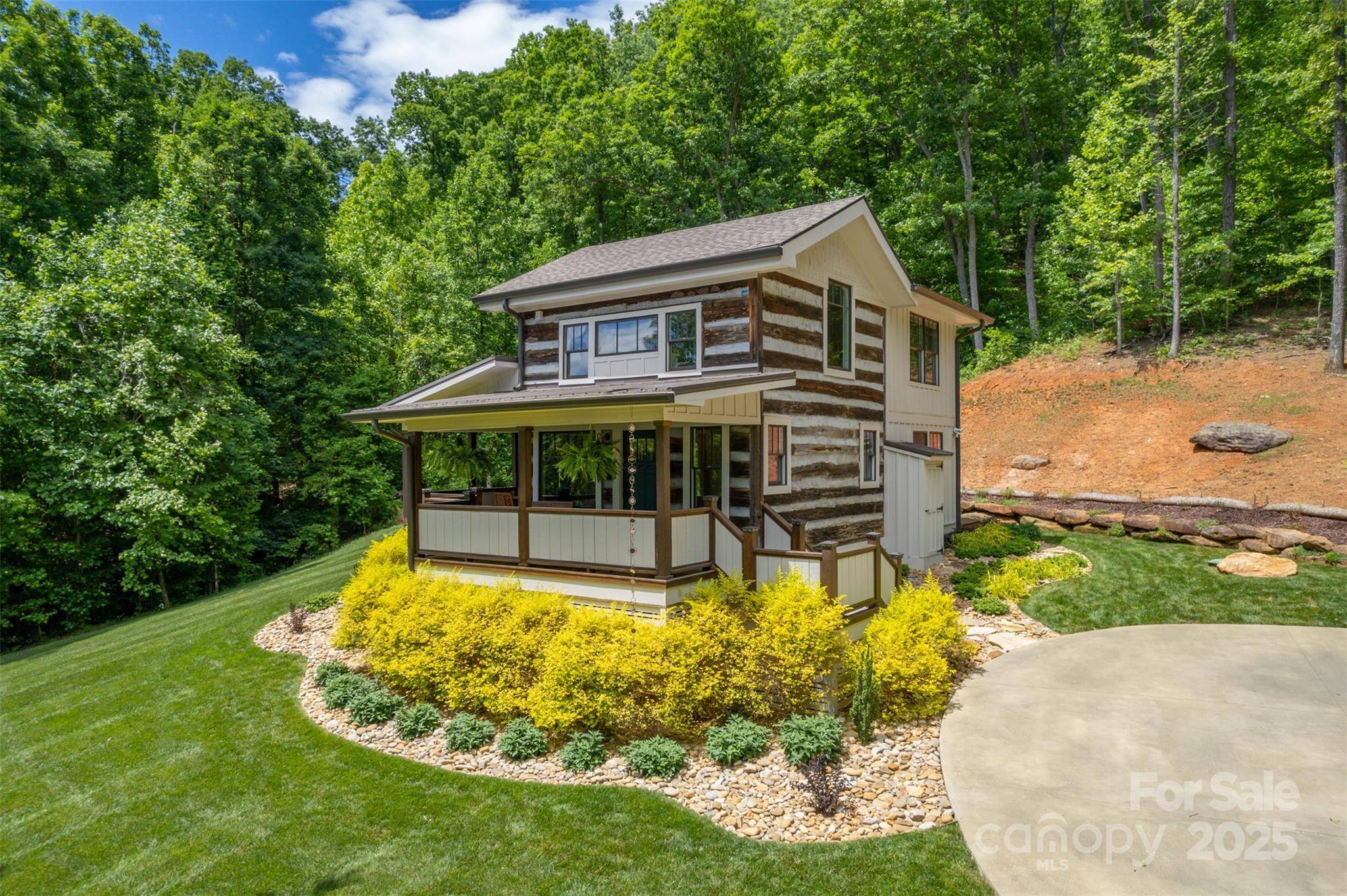54 Holland DR, Columbus, NC 28722