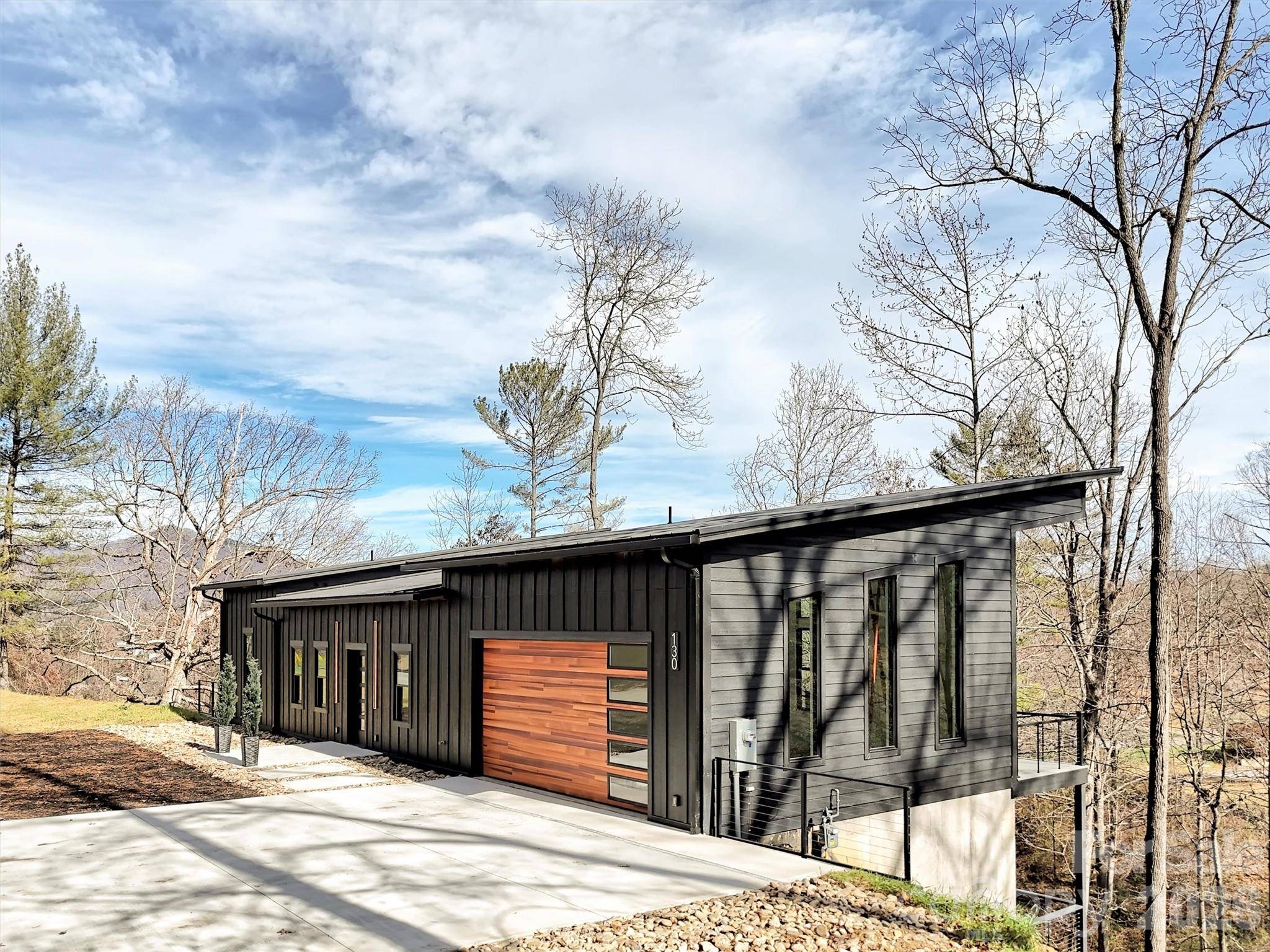 130 Midway Crossing DR, Clyde, NC 28721