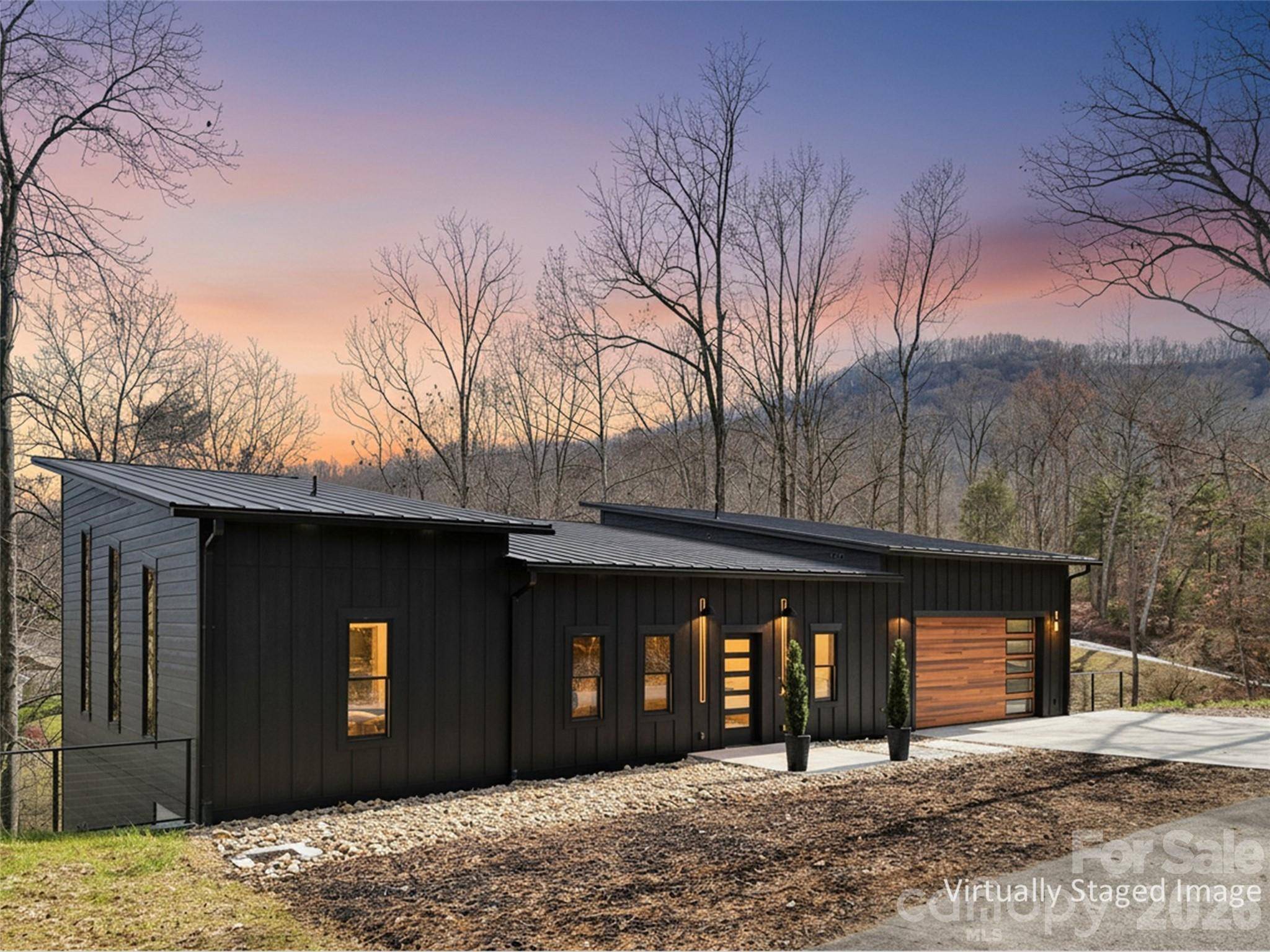 130 Midway Crossing DR, Clyde, NC 28721