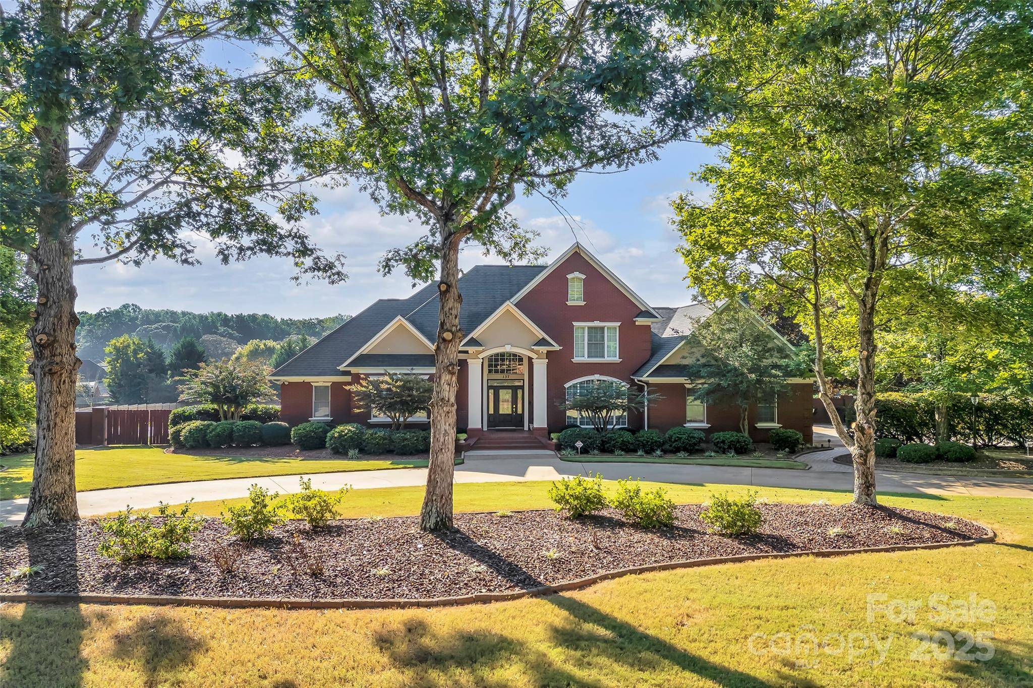 137 Clearcreek DR, Boiling Springs, SC 29316