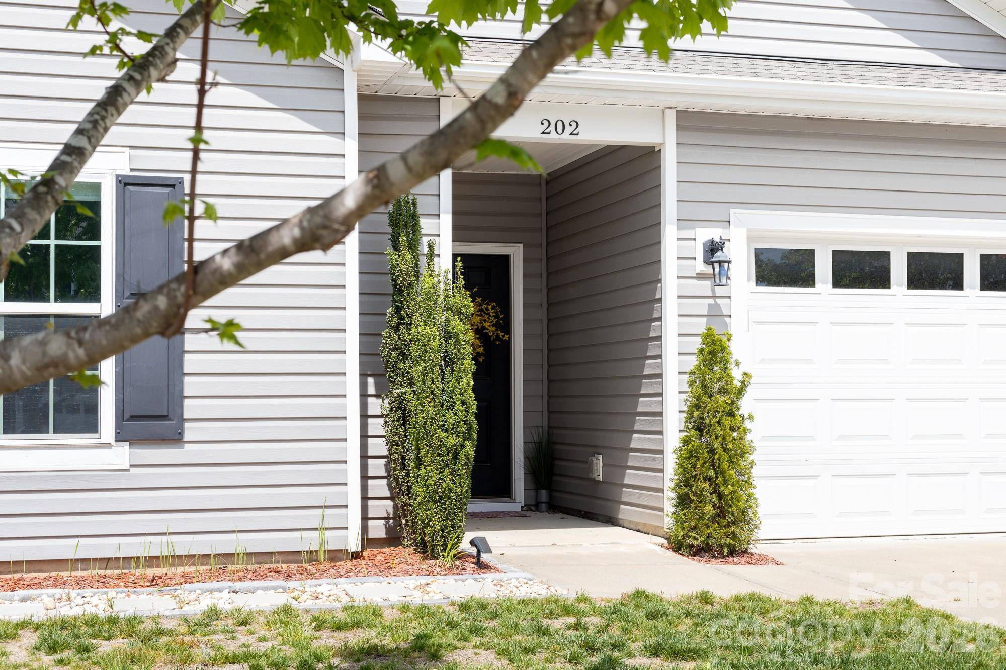 202 Paradise Hills CIR, Mooresville, NC 28115