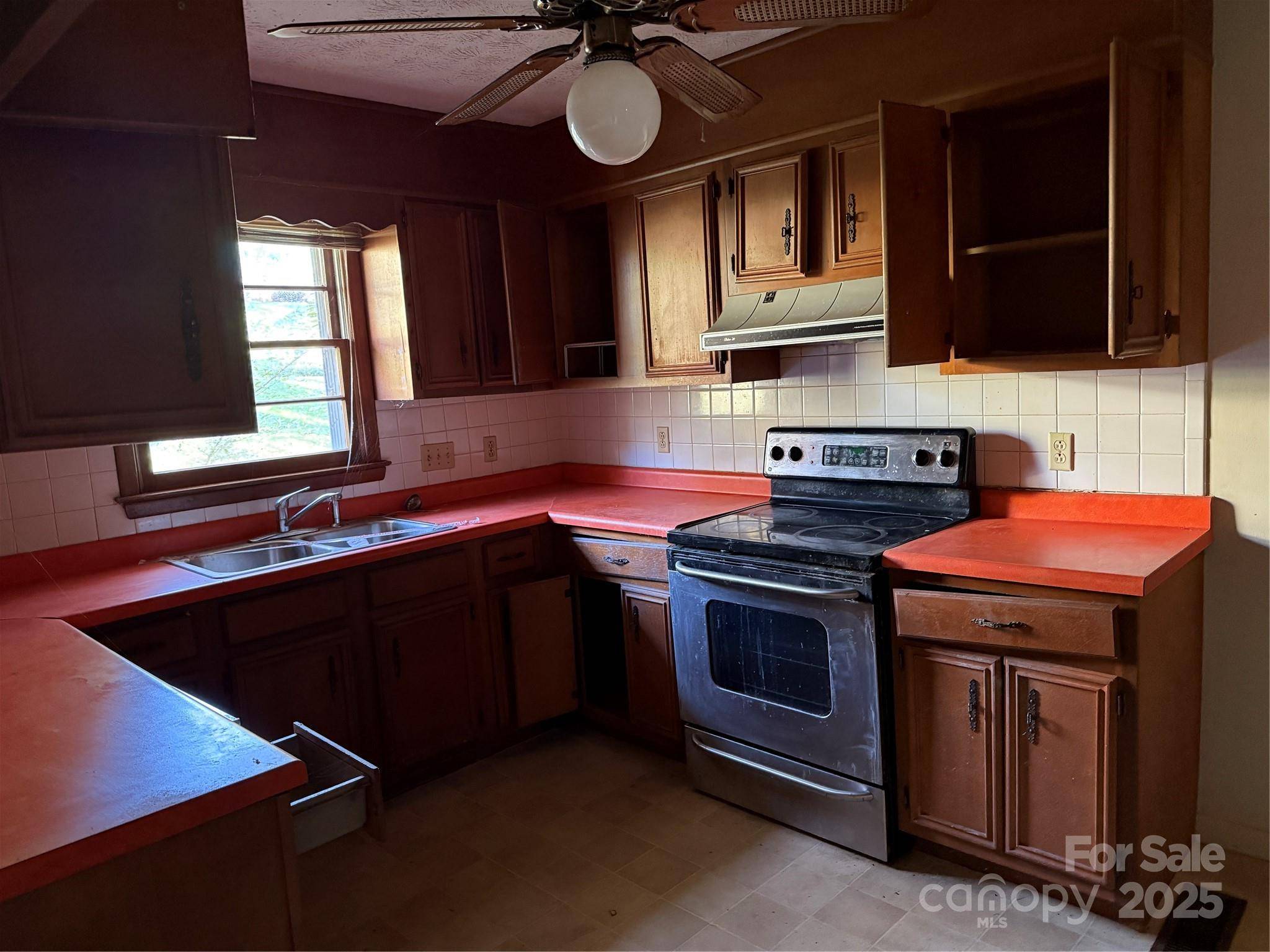 68 Sun Valley DR, Alexander, NC 28701