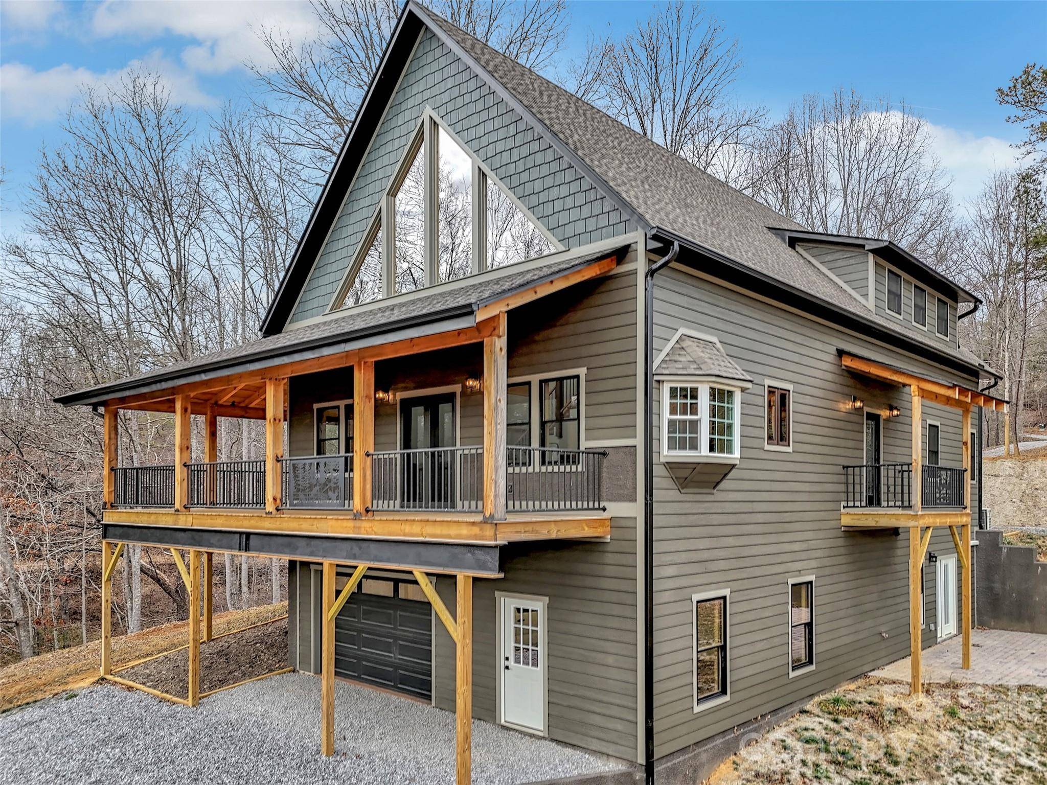 171 Cowtail CV, Clyde, NC 28721