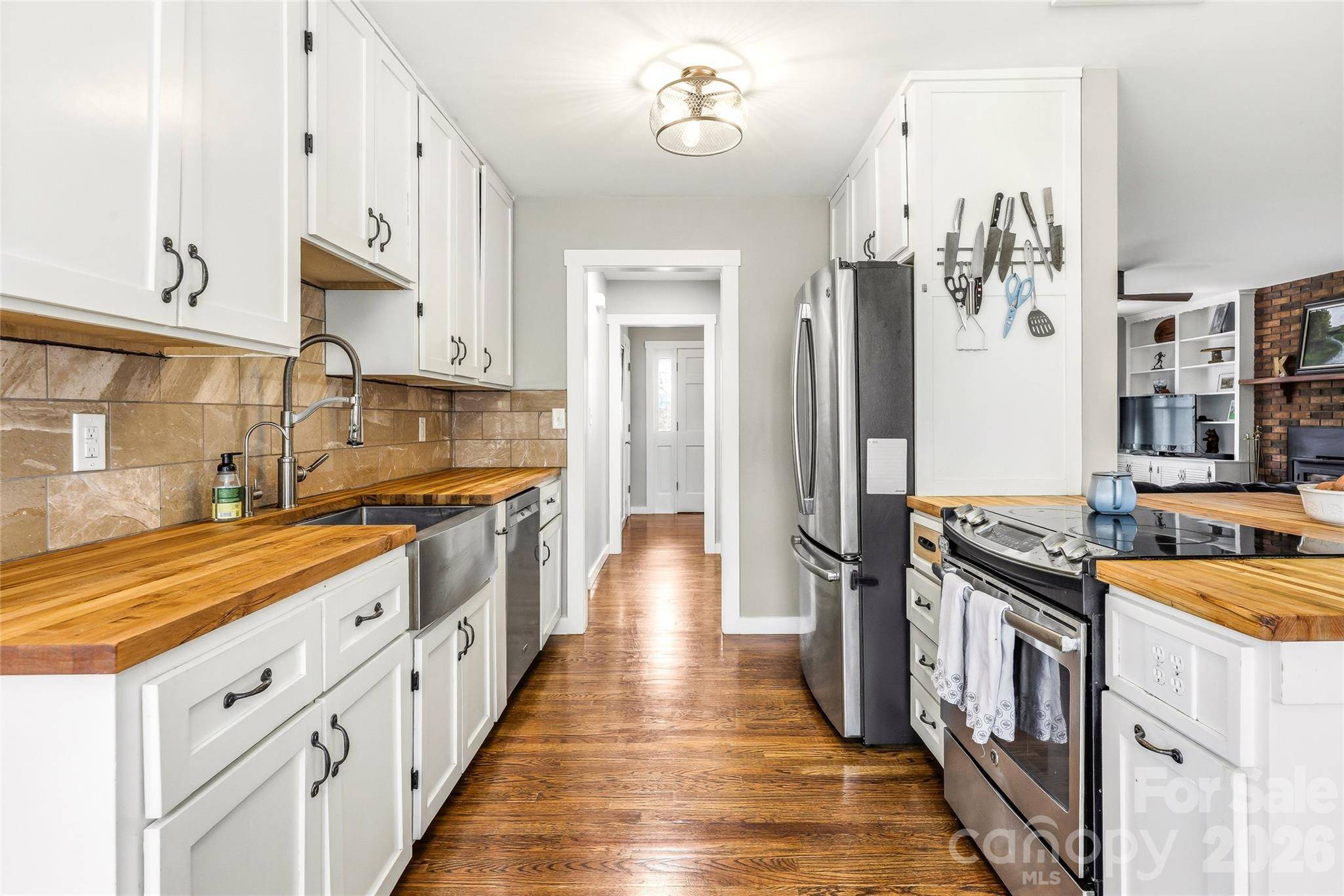 32 W Ashley PL, Etowah, NC 28729