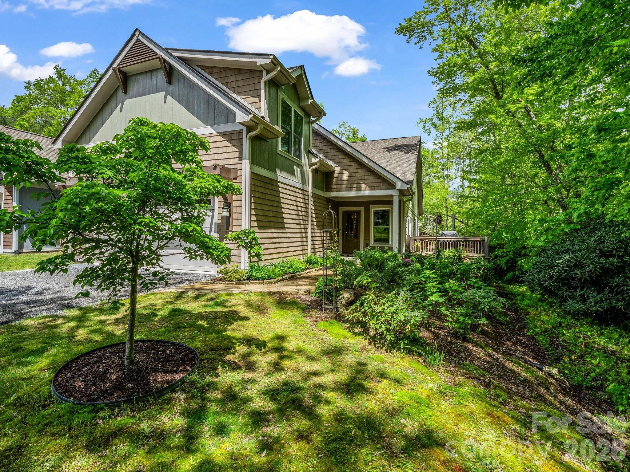 29 Stonehollow LN, Brevard, NC 28712