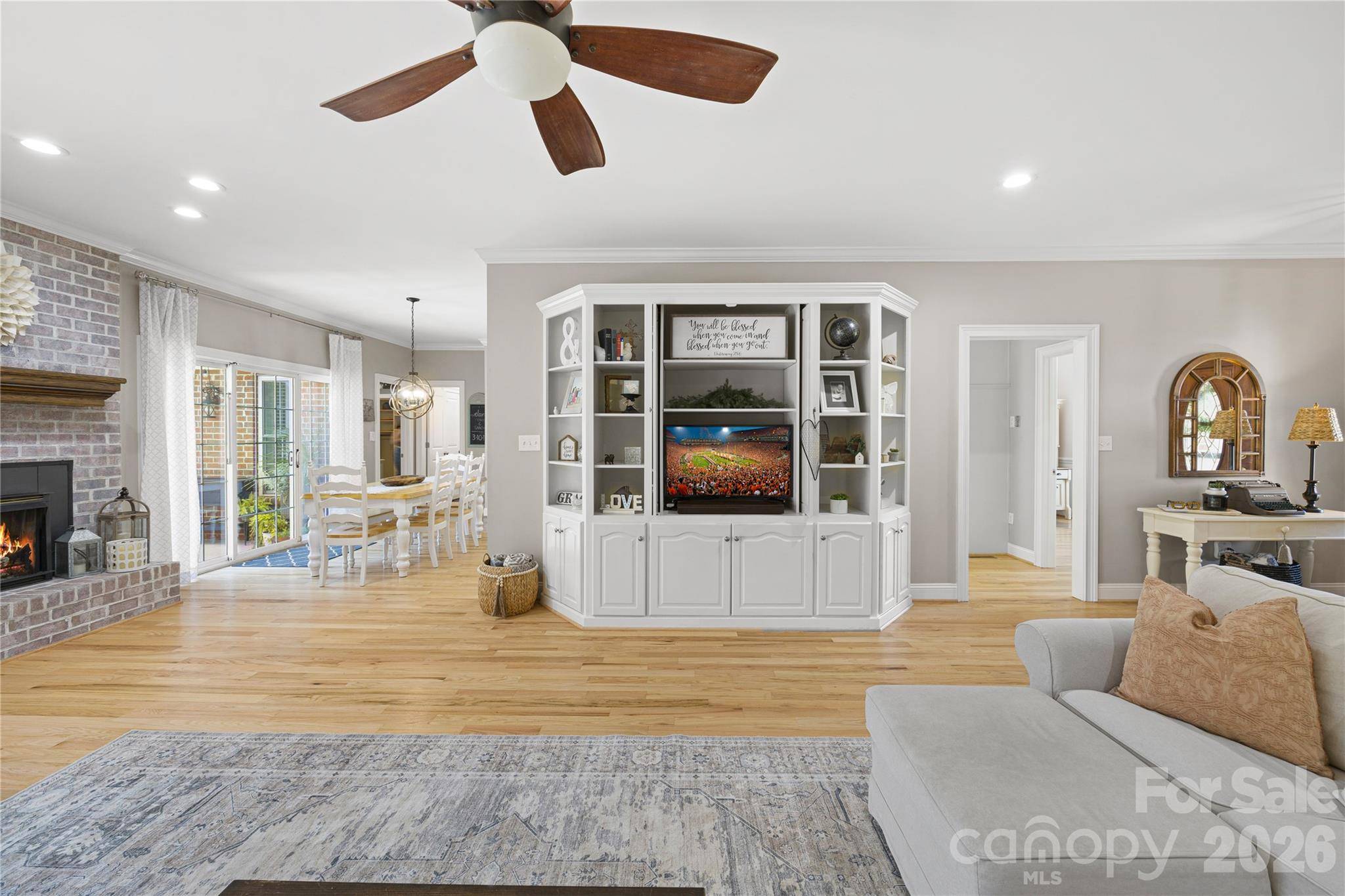 350 Royal Burgess DR, Campobello, SC 29322
