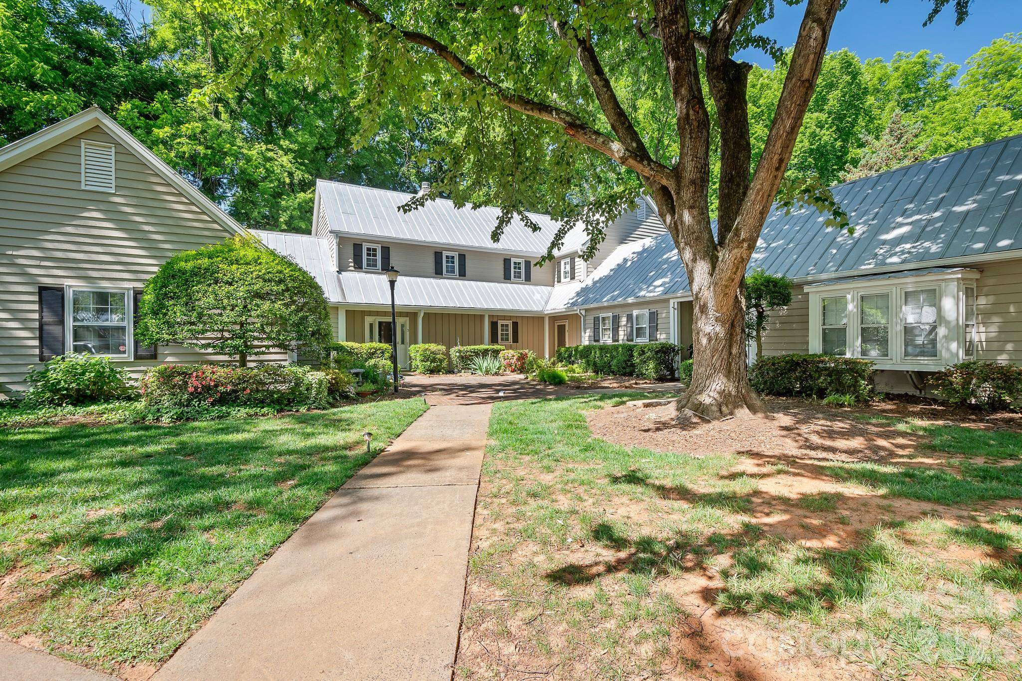 3706 Selwyn Farms LN #17-3, Charlotte, NC 28209