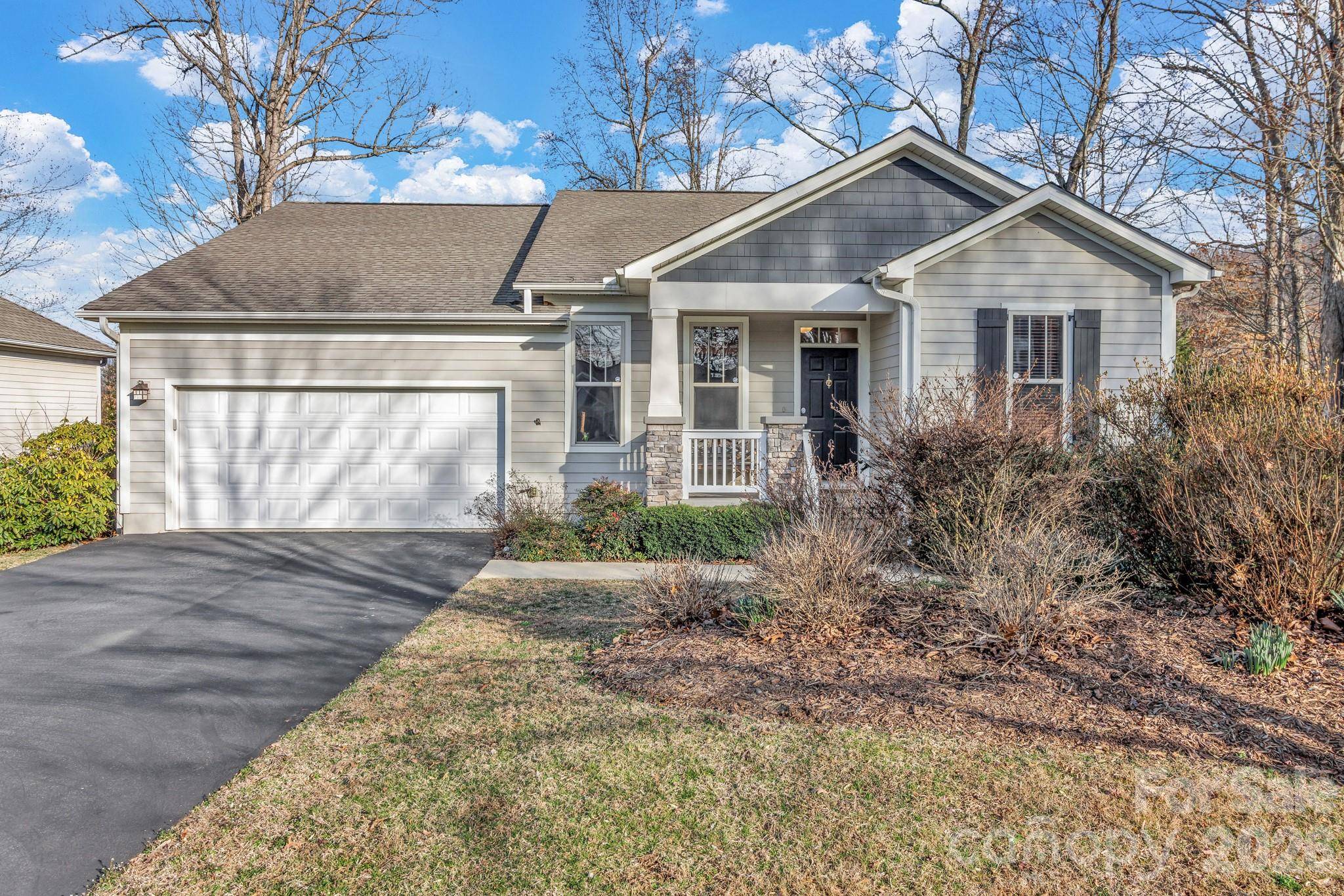 12 Hoolet CT, Candler, NC 28715