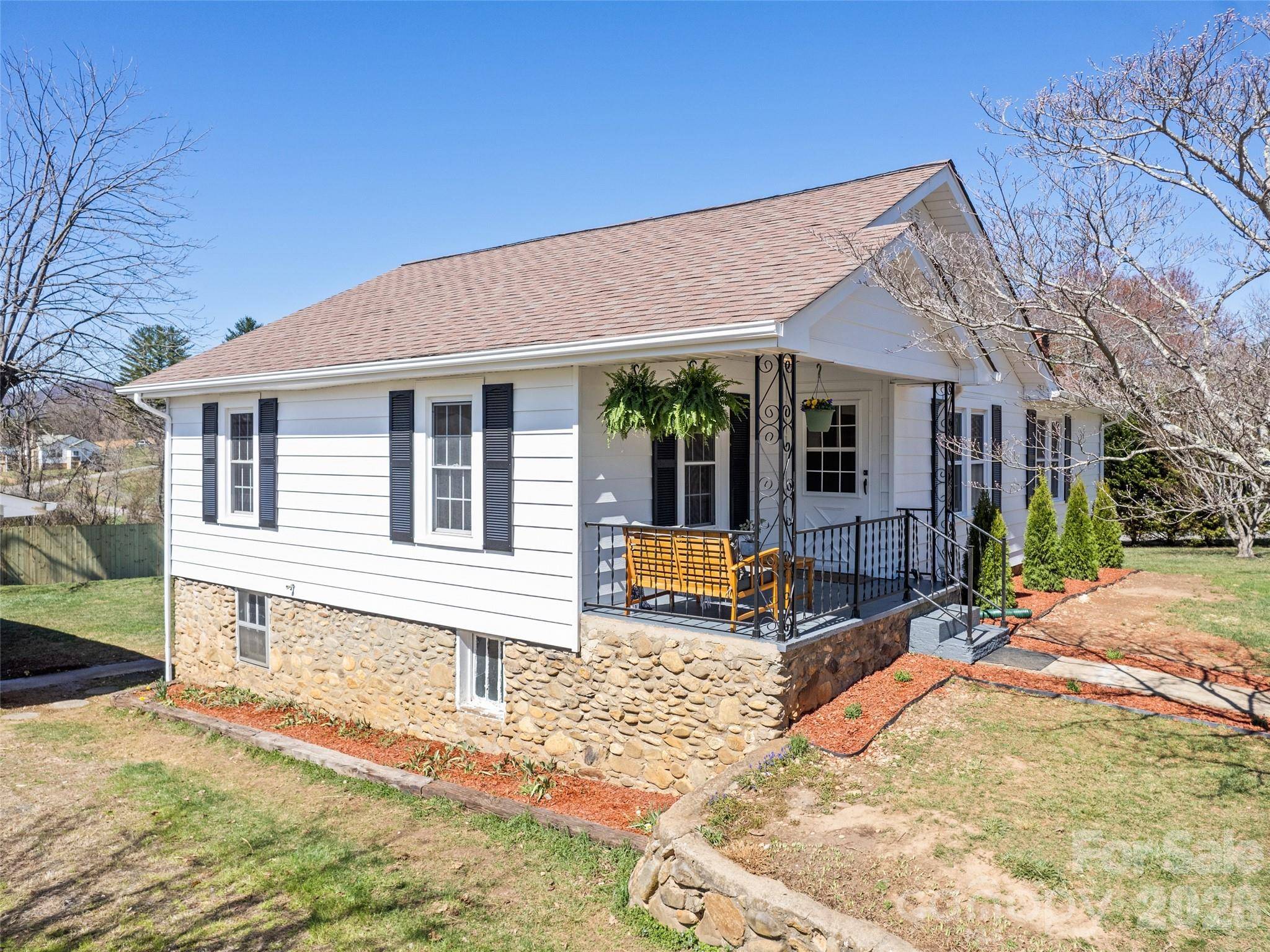 157 Morgan ST, Canton, NC 28716