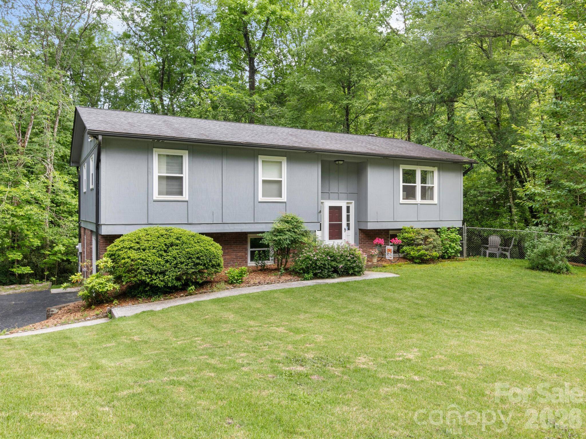 1 Laurel Forest DR, Horse Shoe, NC 28742