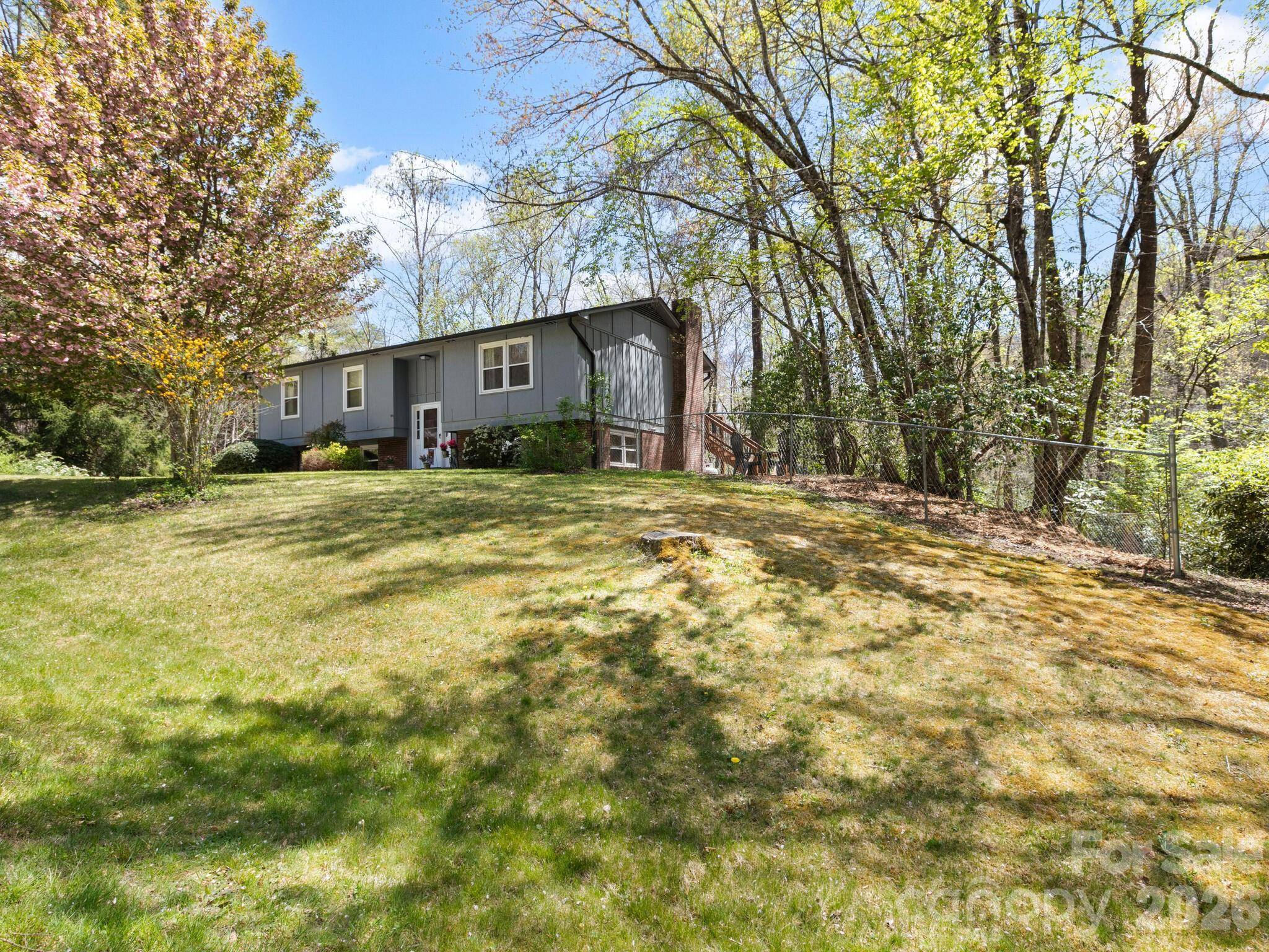 1 Laurel Forest DR, Horse Shoe, NC 28742