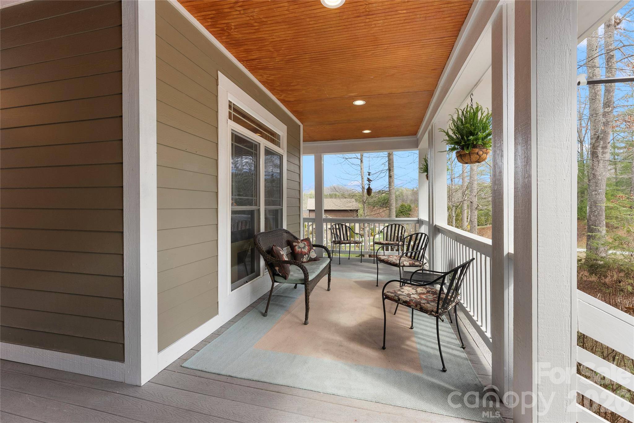 53 Sovereign LN, Fairview, NC 28730