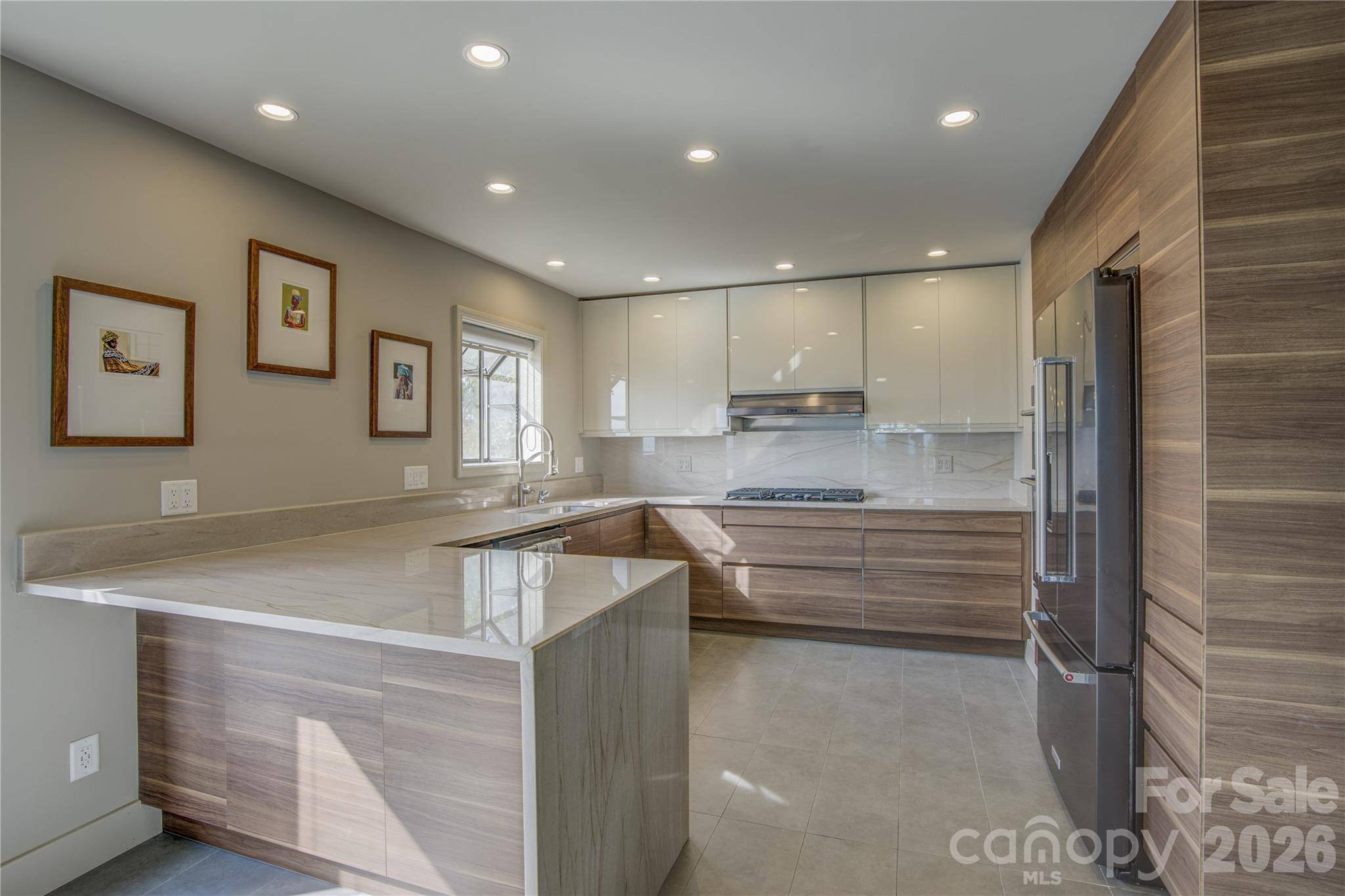 204 Fleetwood PLZ, Hendersonville, NC 28739
