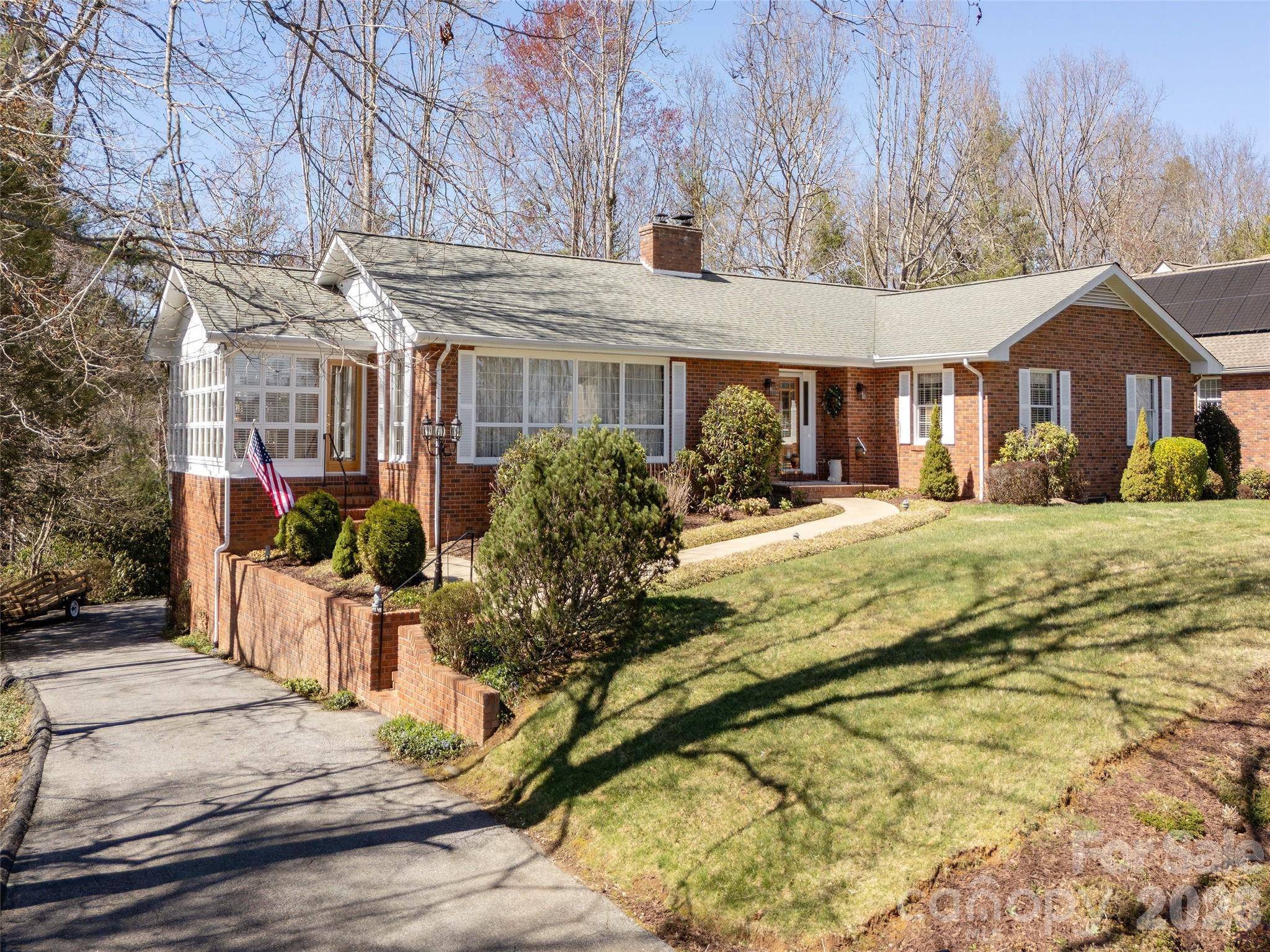71 W Fairway DR, Etowah, NC 28729