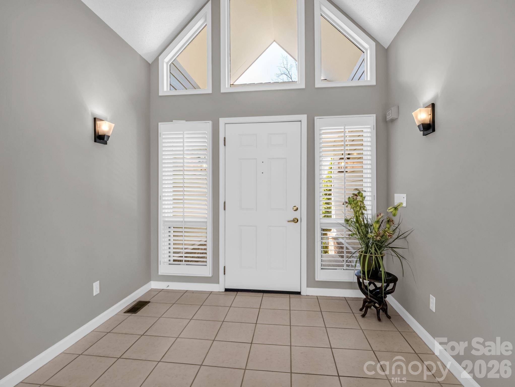 111 Broadmoor DR, Flat Rock, NC 28731