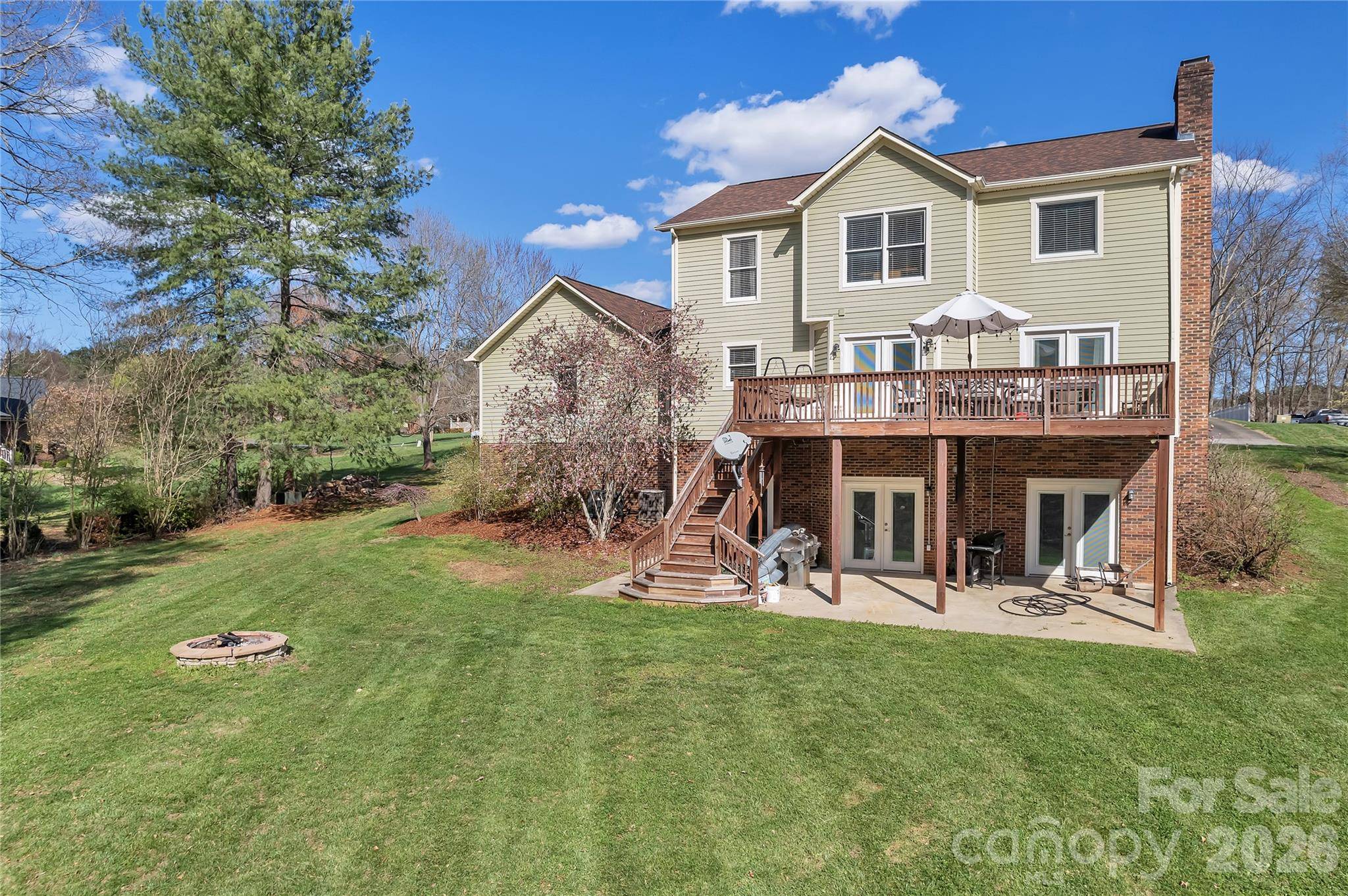 120 Oak Point DR, Cherryville, NC 28021