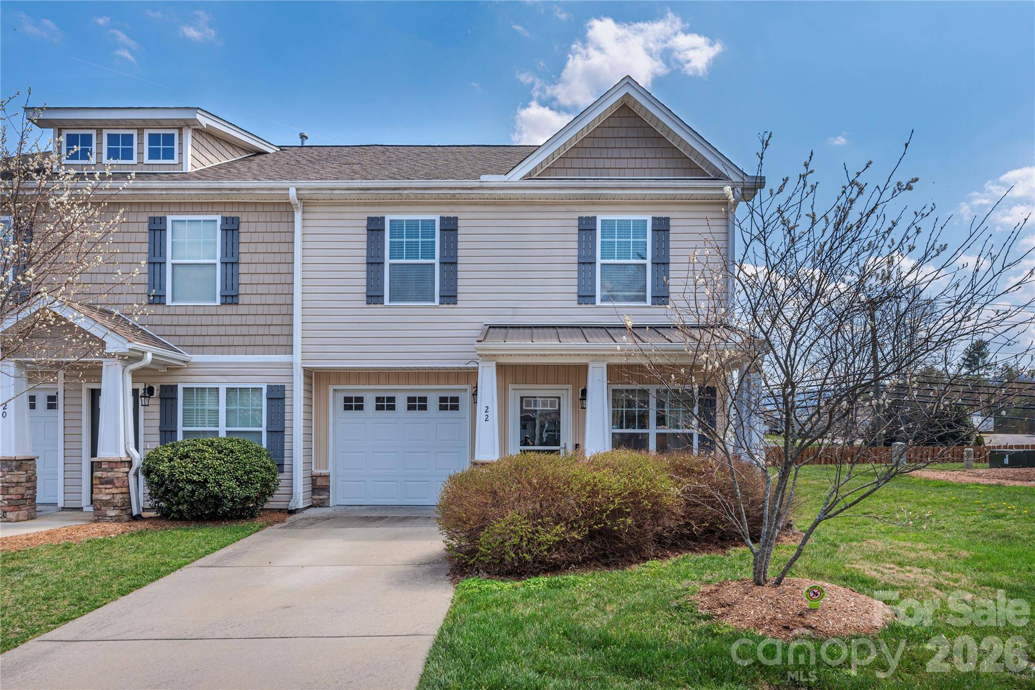 22 Barnett Shoals DR, Weaverville, NC 28787