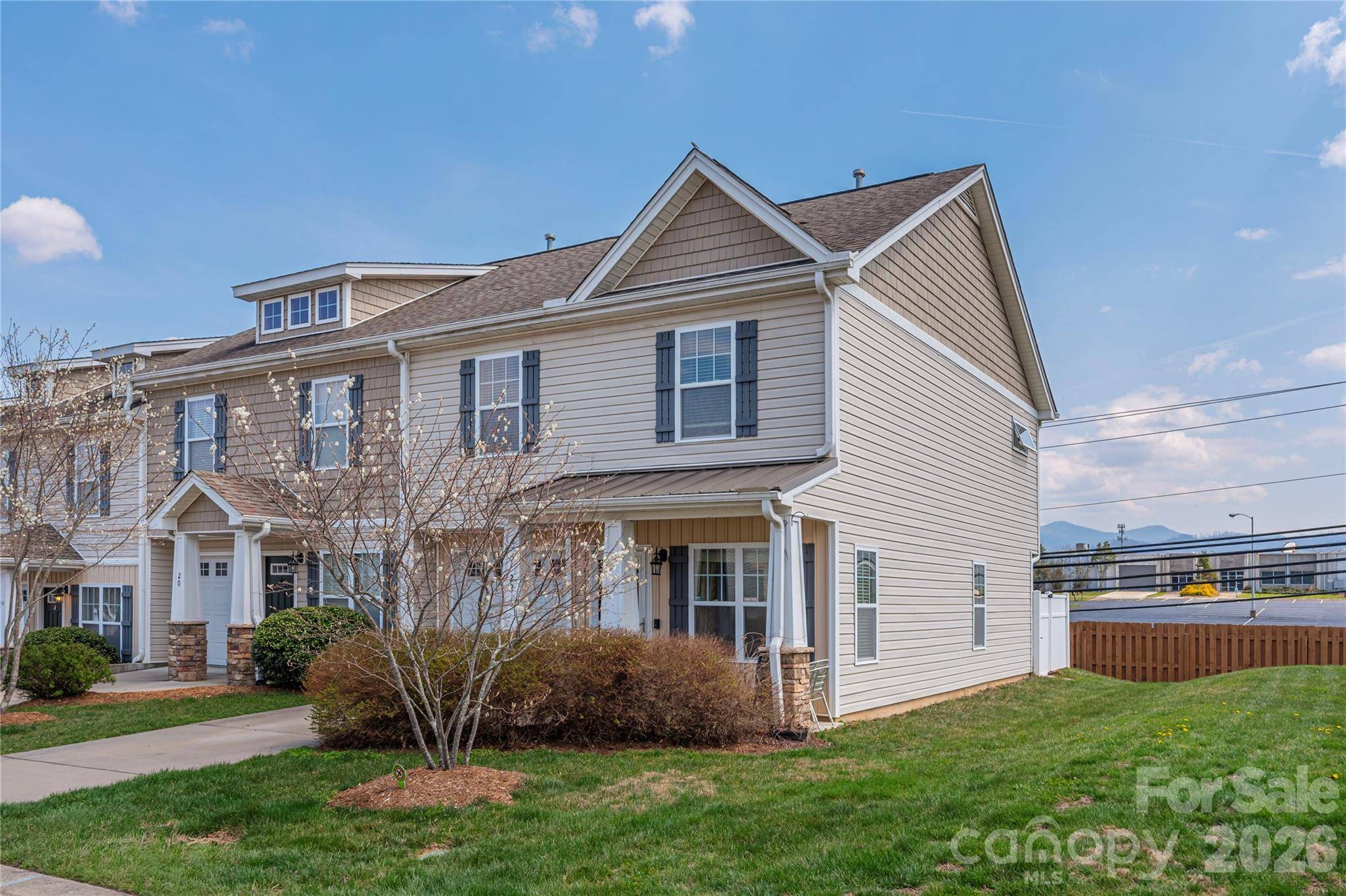22 Barnett Shoals DR, Weaverville, NC 28787