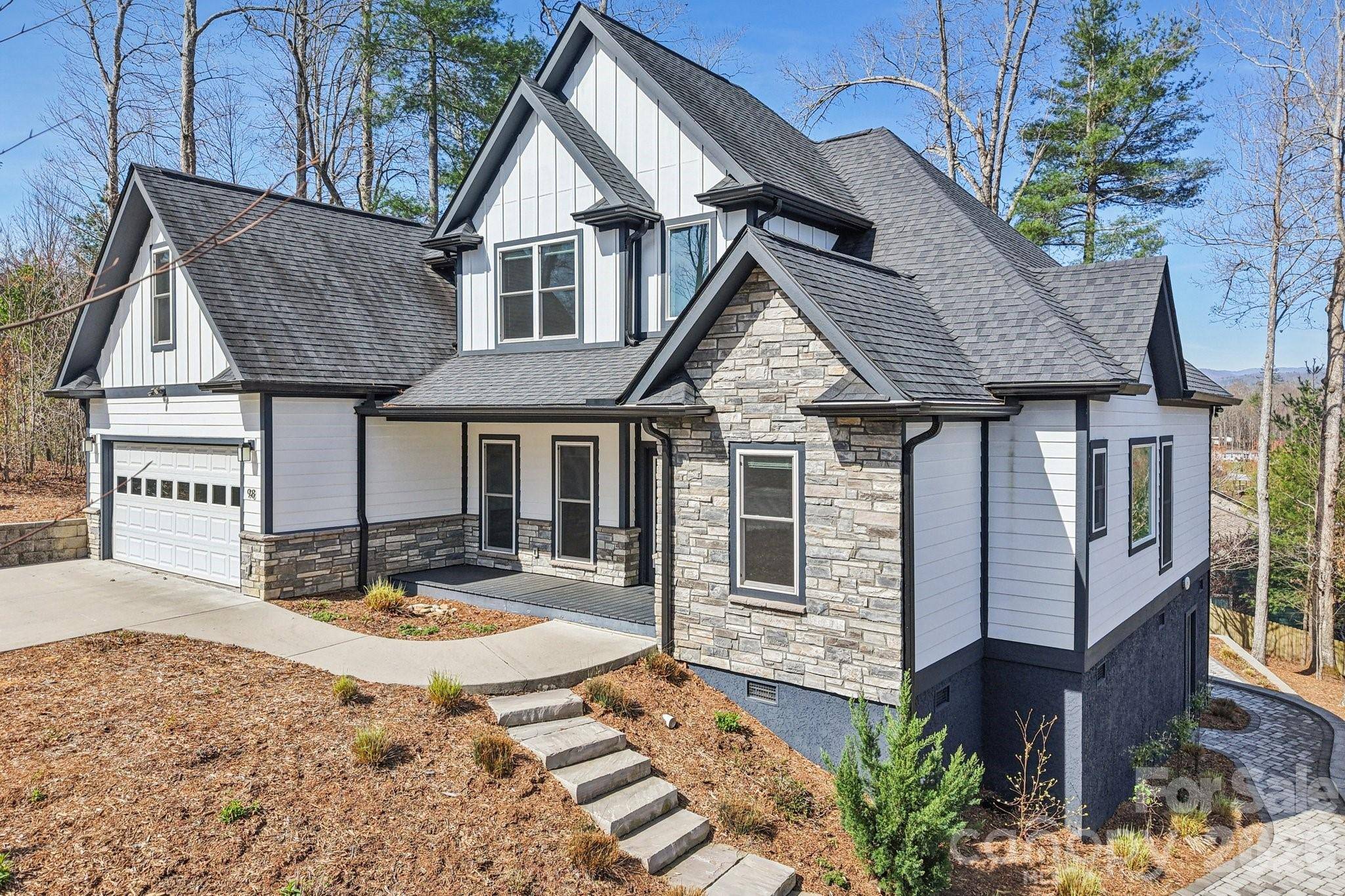 98 Hamilton Woods LN, Etowah, NC 28729