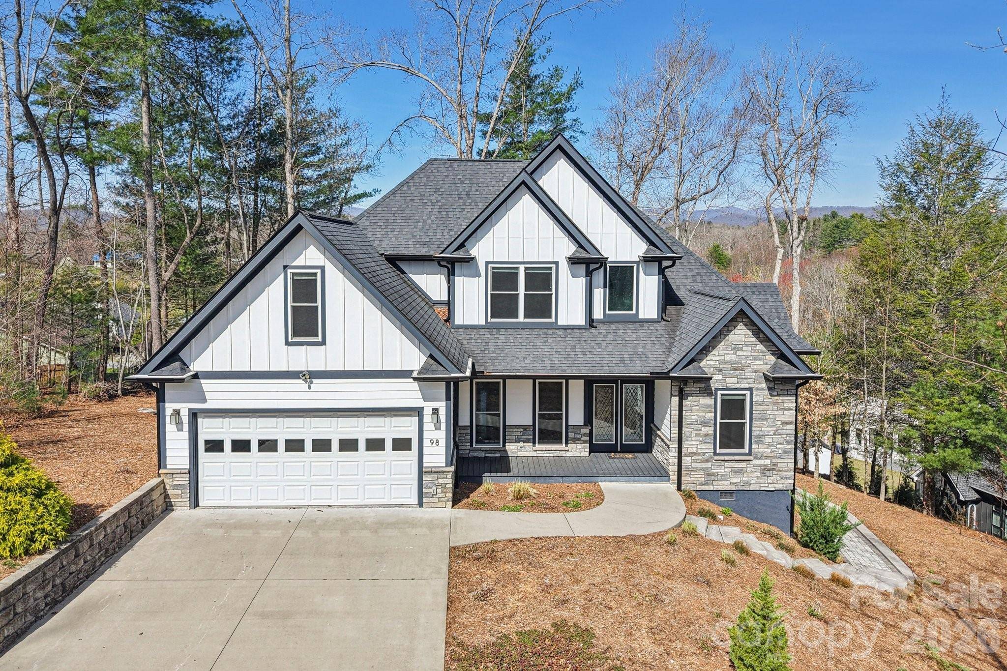 98 Hamilton Woods LN, Etowah, NC 28729