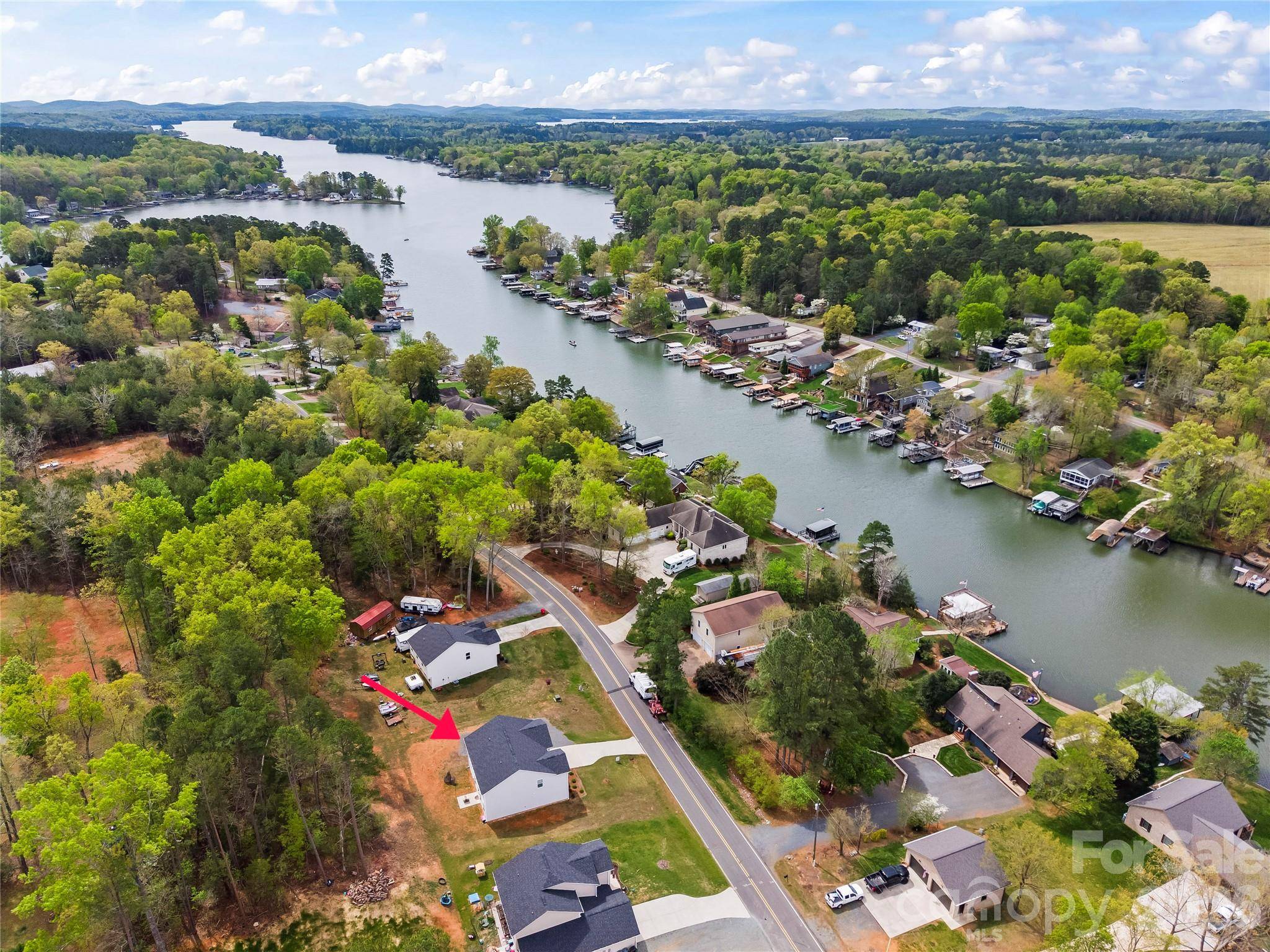319 Shoreline DR, New London, NC 28127