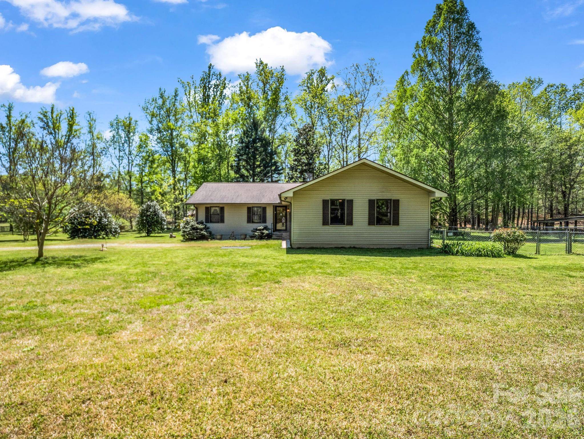 80 Fox Briar DR, Columbus, NC 28722