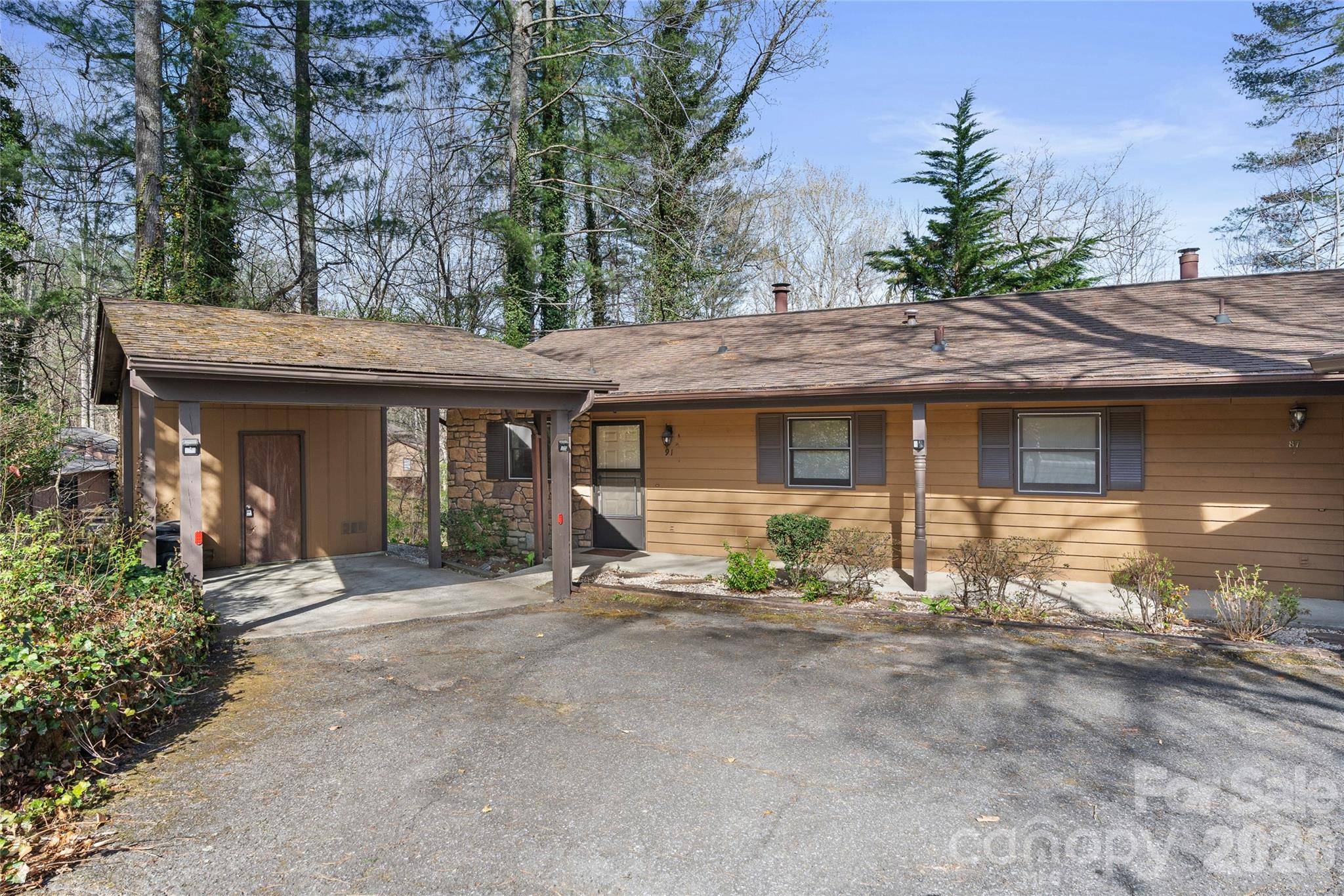 91 Timberlane DR, Etowah, NC 28726