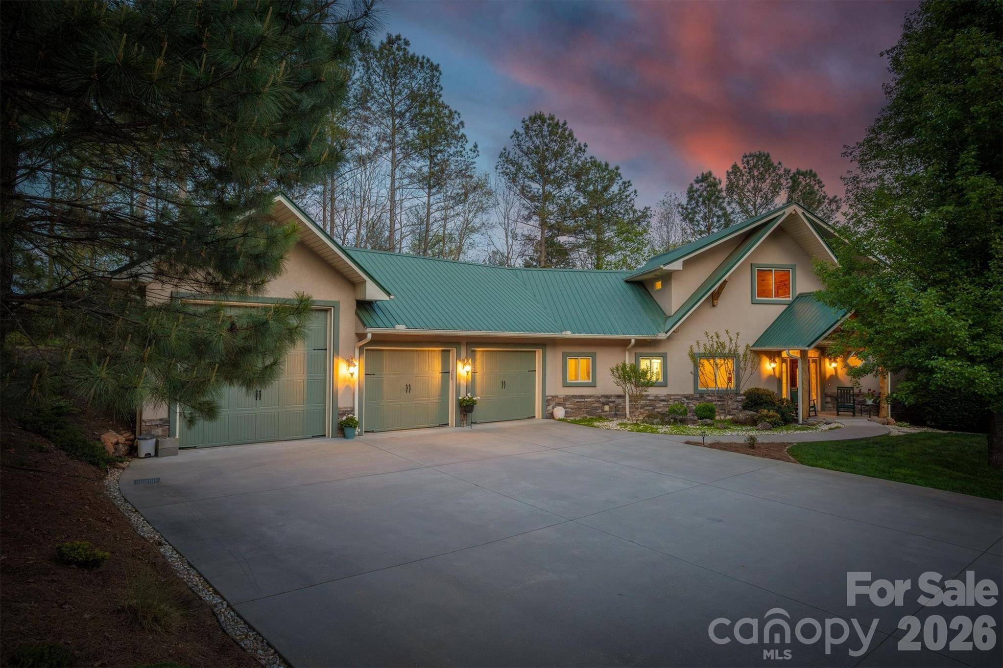 2224 W Paradise Harbor DR, Connelly Springs, NC 28612