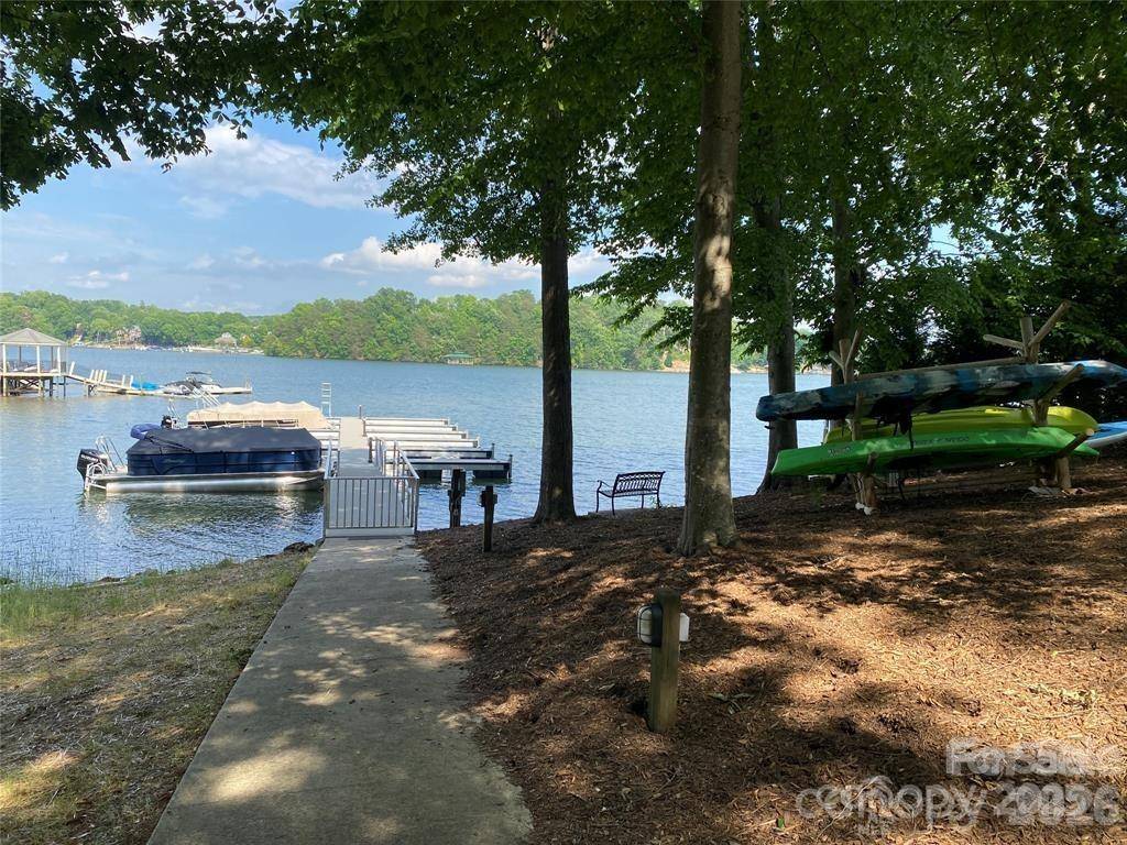 8444 Marina LN, Catawba, NC 28609