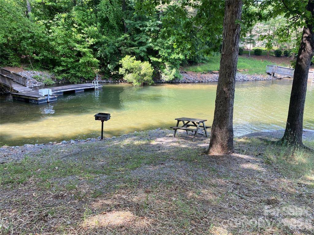 8444 Marina LN, Catawba, NC 28609