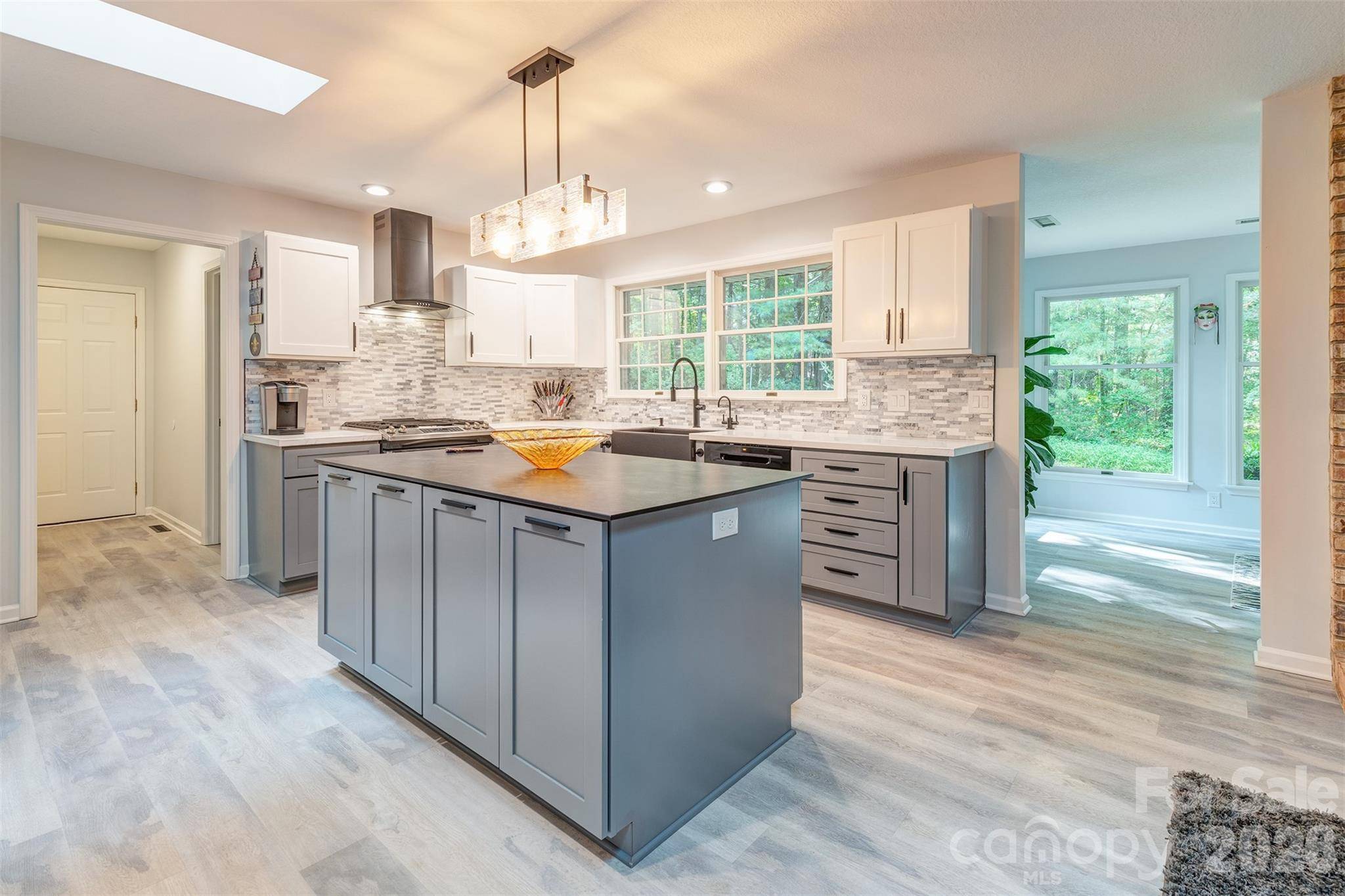 3 Sunningdale DR, Flat Rock, NC 28731